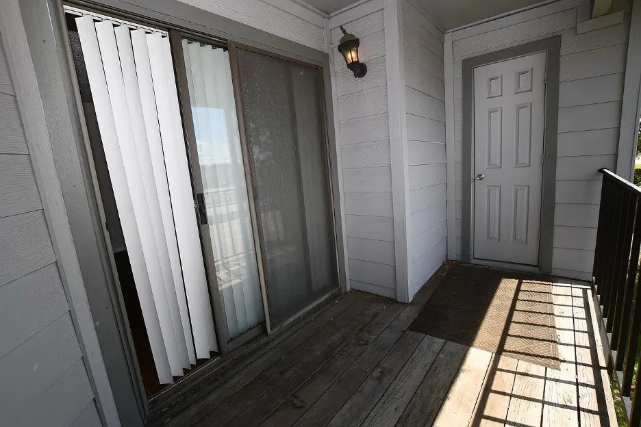 Condominium For Sale in Dallas County , 15151 Berry Trail 606, Dallas, Texas 75248, 2 Bedroom, 2 Bathroom, Garage spaces, 966 Sqft, built in 1980, mls#21353402, Real Estate Agent in Dallas, Homes For Sale in Dallas county, Homes For Sale in Dallas, Realtor in Dallas Texas, Real Estate Brokerage Independent Realty Texas, Luminita Cordes Realtor