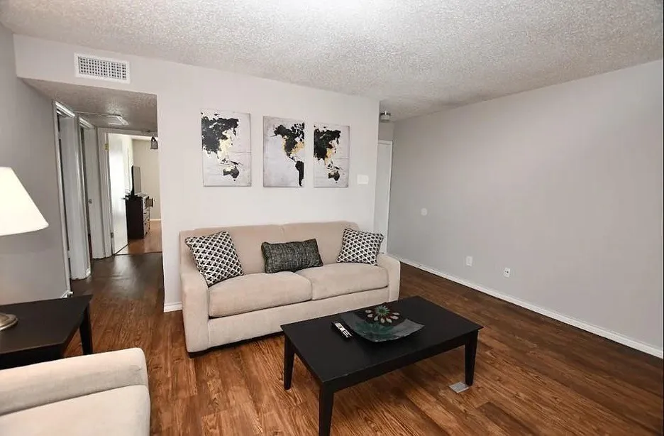 Condominium For Sale in Dallas County , 15151 Berry Trail 606, Dallas, Texas 75248, 2 Bedroom, 2 Bathroom, Garage spaces, 966 Sqft, built in 1980, mls#21353402, Real Estate Agent in Dallas, Homes For Sale in Dallas county, Homes For Sale in Dallas, Realtor in Dallas Texas, Real Estate Brokerage Independent Realty Texas, Luminita Cordes Realtor