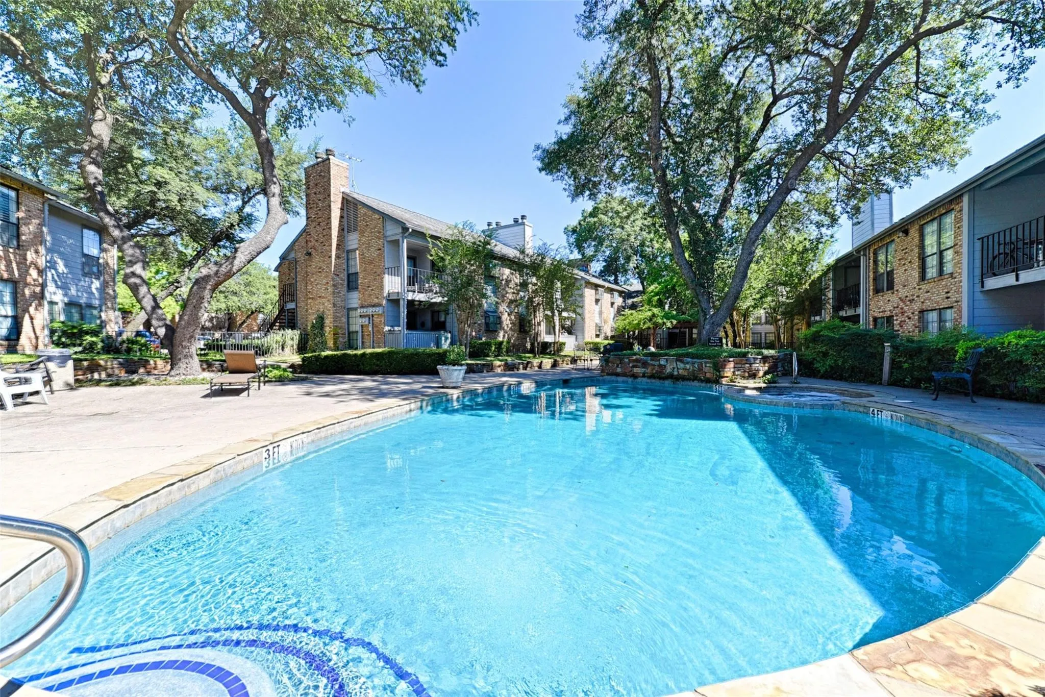 Condominium For Sale in Dallas County , 15151 Berry Trail 606, Dallas, Texas 75248, 2 Bedroom, 2 Bathroom, Garage spaces, 966 Sqft, built in 1980, mls#21353402, Real Estate Agent in Dallas, Homes For Sale in Dallas county, Homes For Sale in Dallas, Realtor in Dallas Texas, Real Estate Brokerage Independent Realty Texas, Luminita Cordes Realtor