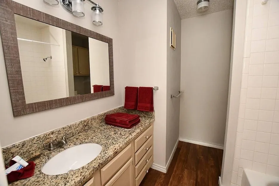 Condominium For Sale in Dallas County , 15151 Berry Trail 606, Dallas, Texas 75248, 2 Bedroom, 2 Bathroom, Garage spaces, 966 Sqft, built in 1980, mls#21353402, Real Estate Agent in Dallas, Homes For Sale in Dallas county, Homes For Sale in Dallas, Realtor in Dallas Texas, Real Estate Brokerage Independent Realty Texas, Luminita Cordes Realtor