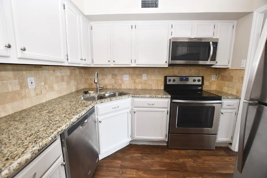 Condominium For Sale in Dallas County , 15151 Berry Trail 606, Dallas, Texas 75248, 2 Bedroom, 2 Bathroom, Garage spaces, 966 Sqft, built in 1980, mls#21353402, Real Estate Agent in Dallas, Homes For Sale in Dallas county, Homes For Sale in Dallas, Realtor in Dallas Texas, Real Estate Brokerage Independent Realty Texas, Luminita Cordes Realtor