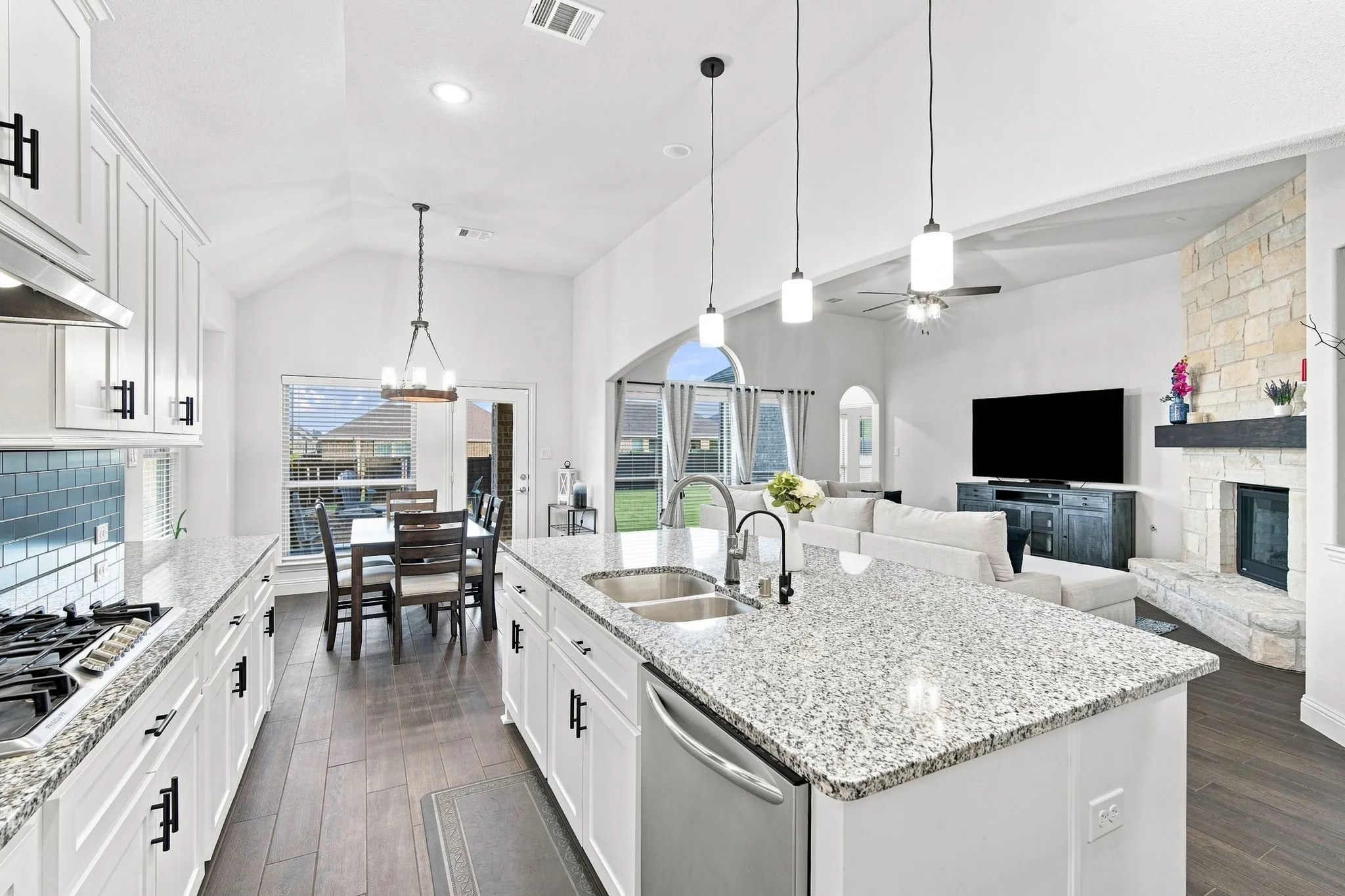 Single Family Residence For Sale in Denton County , 5812 Painswick Drive, Celina, Texas 76227, 4 Bedroom, 2 Bathroom, 3 Garage spaces, 2,464 Sqft, built in 2020, mls#21346862, Real Estate Agent in Celina, Homes For Sale in Denton county, Homes For Sale in Celina, Realtor in Celina Texas, Real Estate Brokerage Independent Realty Texas, Luminita Cordes Realtor