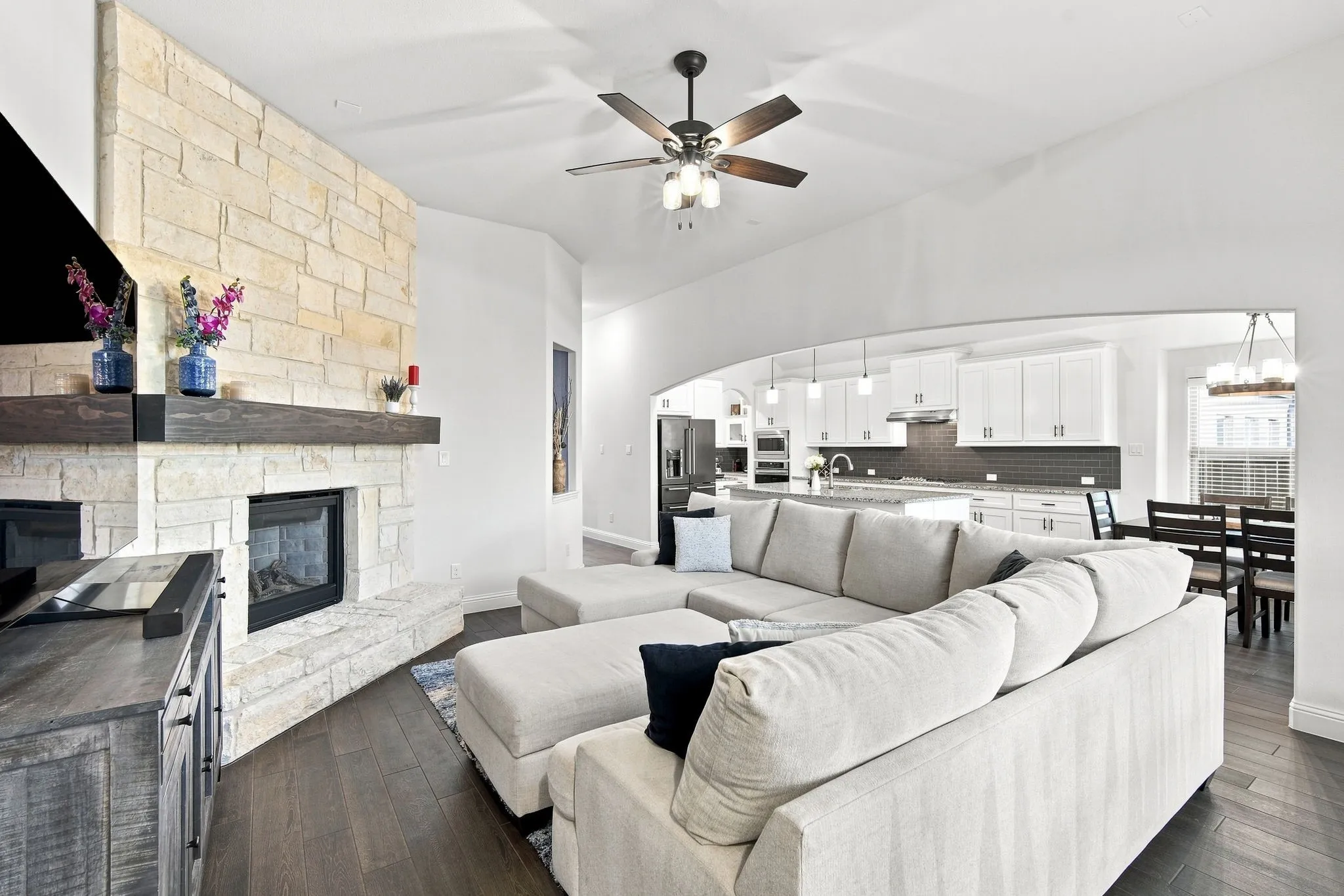 Single Family Residence For Sale in Denton County , 5812 Painswick Drive, Celina, Texas 76227, 4 Bedroom, 2 Bathroom, 3 Garage spaces, 2,464 Sqft, built in 2020, mls#21346862, Real Estate Agent in Celina, Homes For Sale in Denton county, Homes For Sale in Celina, Realtor in Celina Texas, Real Estate Brokerage Independent Realty Texas, Luminita Cordes Realtor