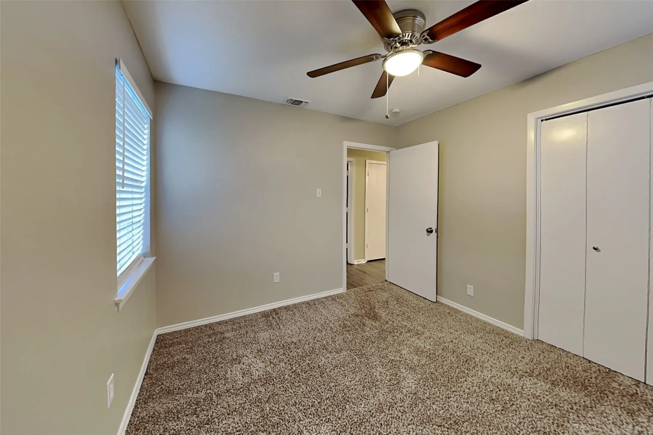 Single Family Residence For Rent in Dallas County , 1558 Town Bluff Street, Garland, Texas 75040, 3 Bedroom, 2 Bathroom, 2 Garage spaces, 1,321 Sqft, built in 1972, mls#21355153, Real Estate Agent in Garland, Homes For Rent in Dallas county, Homes For Rent in Garland, Realtor in Garland Texas, Real Estate Brokerage Independent Realty Texas, Luminita Cordes Realtor