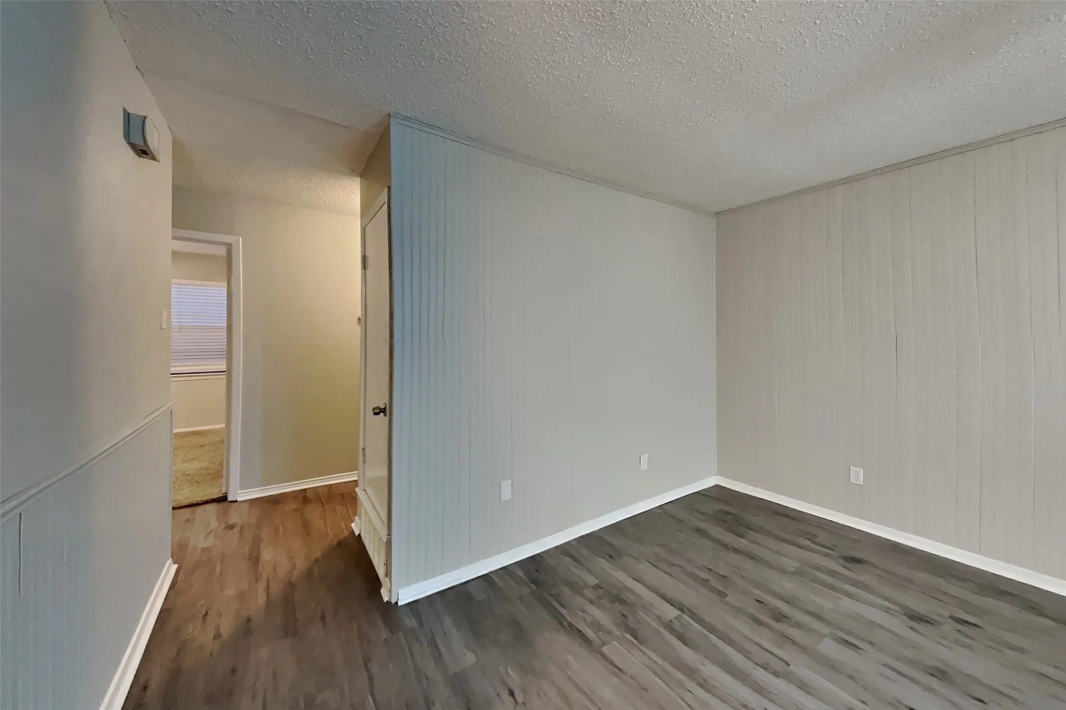 Single Family Residence For Rent in Dallas County , 1558 Town Bluff Street, Garland, Texas 75040, 3 Bedroom, 2 Bathroom, 2 Garage spaces, 1,321 Sqft, built in 1972, mls#21355153, Real Estate Agent in Garland, Homes For Rent in Dallas county, Homes For Rent in Garland, Realtor in Garland Texas, Real Estate Brokerage Independent Realty Texas, Luminita Cordes Realtor