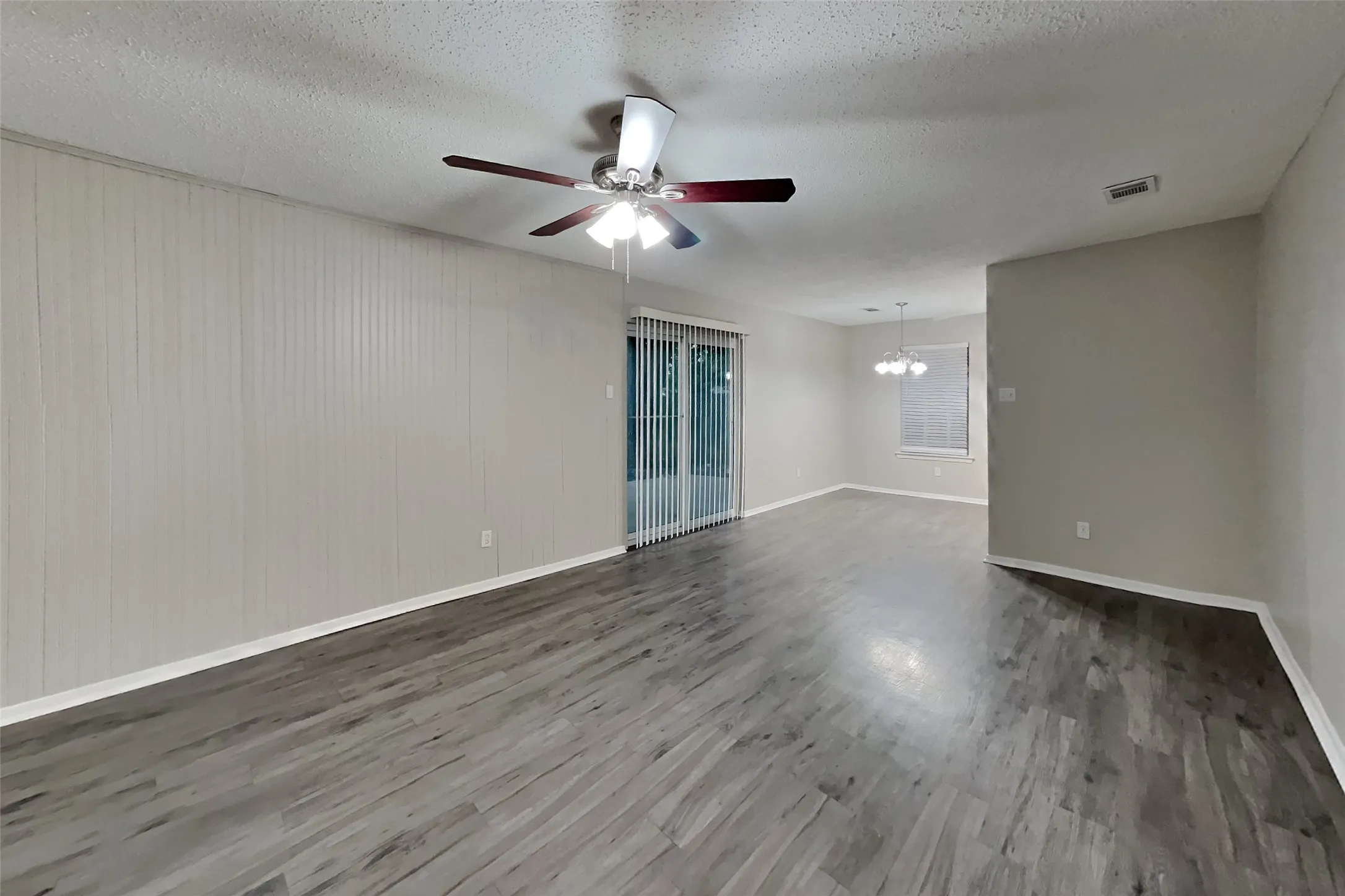 Single Family Residence For Rent in Dallas County , 1558 Town Bluff Street, Garland, Texas 75040, 3 Bedroom, 2 Bathroom, 2 Garage spaces, 1,321 Sqft, built in 1972, mls#21355153, Real Estate Agent in Garland, Homes For Rent in Dallas county, Homes For Rent in Garland, Realtor in Garland Texas, Real Estate Brokerage Independent Realty Texas, Luminita Cordes Realtor
