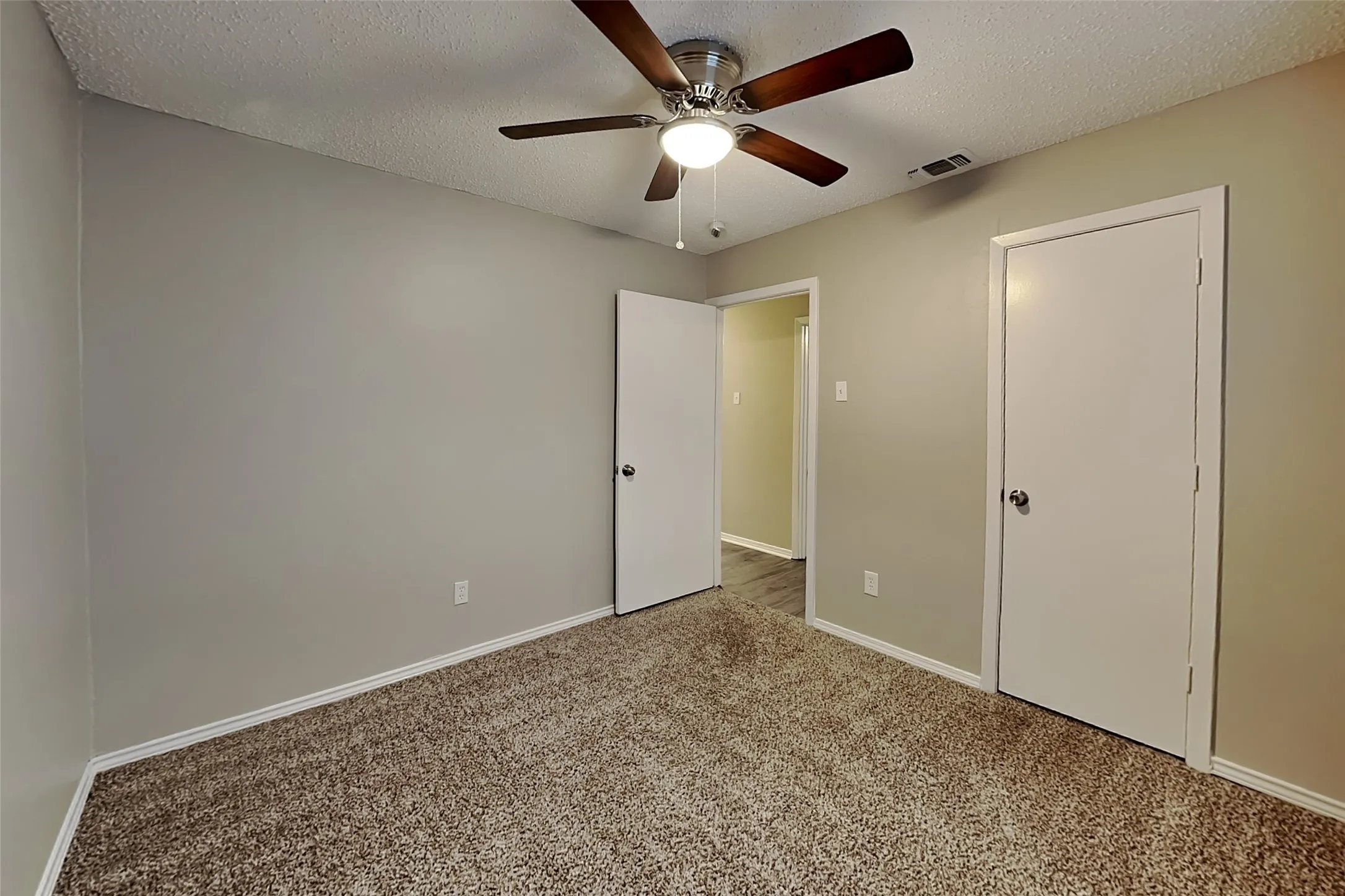Single Family Residence For Rent in Dallas County , 1558 Town Bluff Street, Garland, Texas 75040, 3 Bedroom, 2 Bathroom, 2 Garage spaces, 1,321 Sqft, built in 1972, mls#21355153, Real Estate Agent in Garland, Homes For Rent in Dallas county, Homes For Rent in Garland, Realtor in Garland Texas, Real Estate Brokerage Independent Realty Texas, Luminita Cordes Realtor