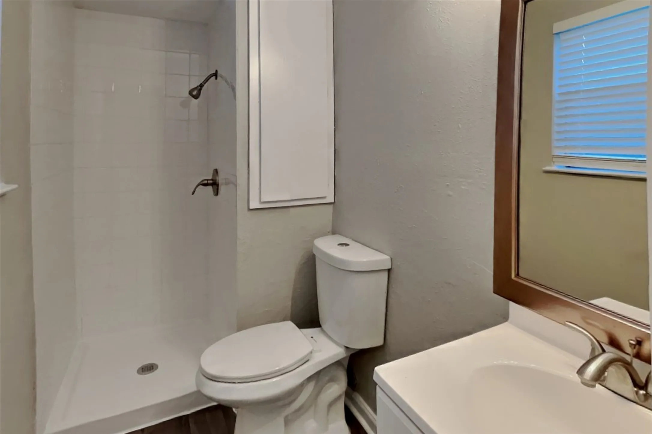 Single Family Residence For Rent in Dallas County , 1558 Town Bluff Street, Garland, Texas 75040, 3 Bedroom, 2 Bathroom, 2 Garage spaces, 1,321 Sqft, built in 1972, mls#21355153, Real Estate Agent in Garland, Homes For Rent in Dallas county, Homes For Rent in Garland, Realtor in Garland Texas, Real Estate Brokerage Independent Realty Texas, Luminita Cordes Realtor