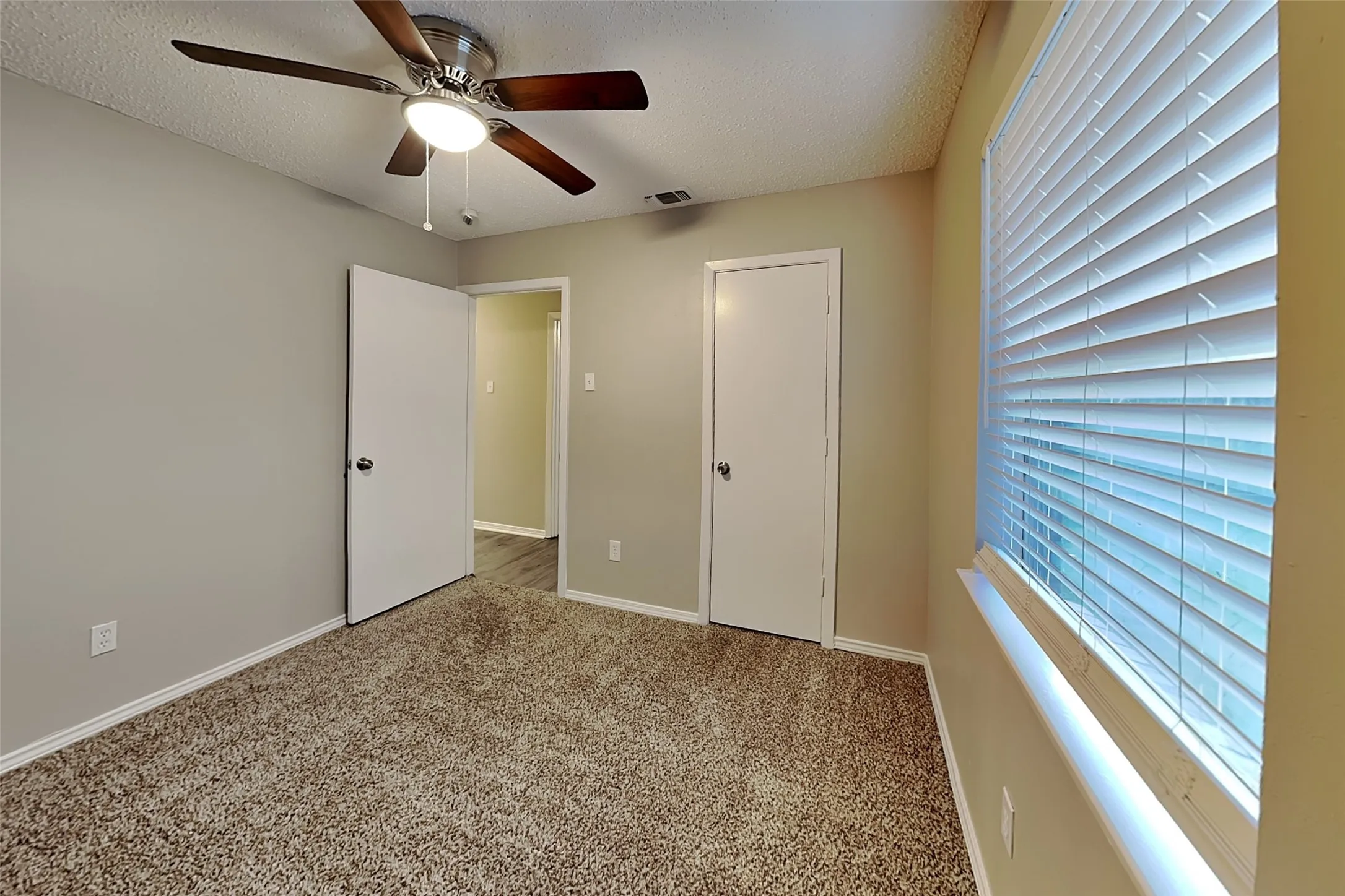Single Family Residence For Rent in Dallas County , 1558 Town Bluff Street, Garland, Texas 75040, 3 Bedroom, 2 Bathroom, 2 Garage spaces, 1,321 Sqft, built in 1972, mls#21355153, Real Estate Agent in Garland, Homes For Rent in Dallas county, Homes For Rent in Garland, Realtor in Garland Texas, Real Estate Brokerage Independent Realty Texas, Luminita Cordes Realtor