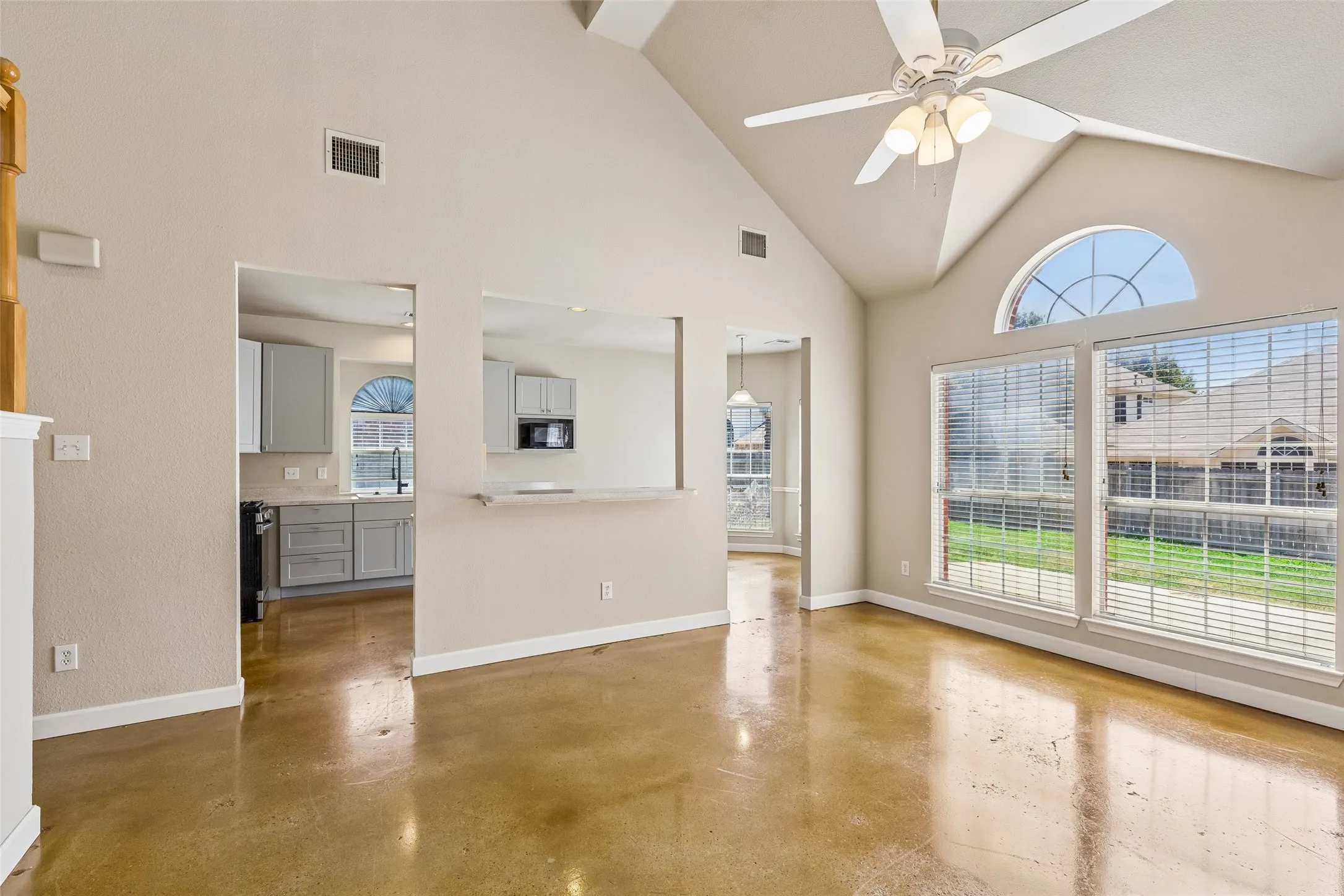 Single Family Residence For Sale in Tarrant County , 5376 Lake Chelen Drive, Fort Worth, Texas 76137, 5 Bedroom, 3 Bathroom, 2 Garage spaces, 2,672 Sqft, built in 2000, mls#21329409, Real Estate Agent in Fort Worth, Homes For Sale in Tarrant county, Homes For Sale in Fort Worth, Realtor in Fort Worth Texas, Real Estate Brokerage Independent Realty Texas, Luminita Cordes Realtor