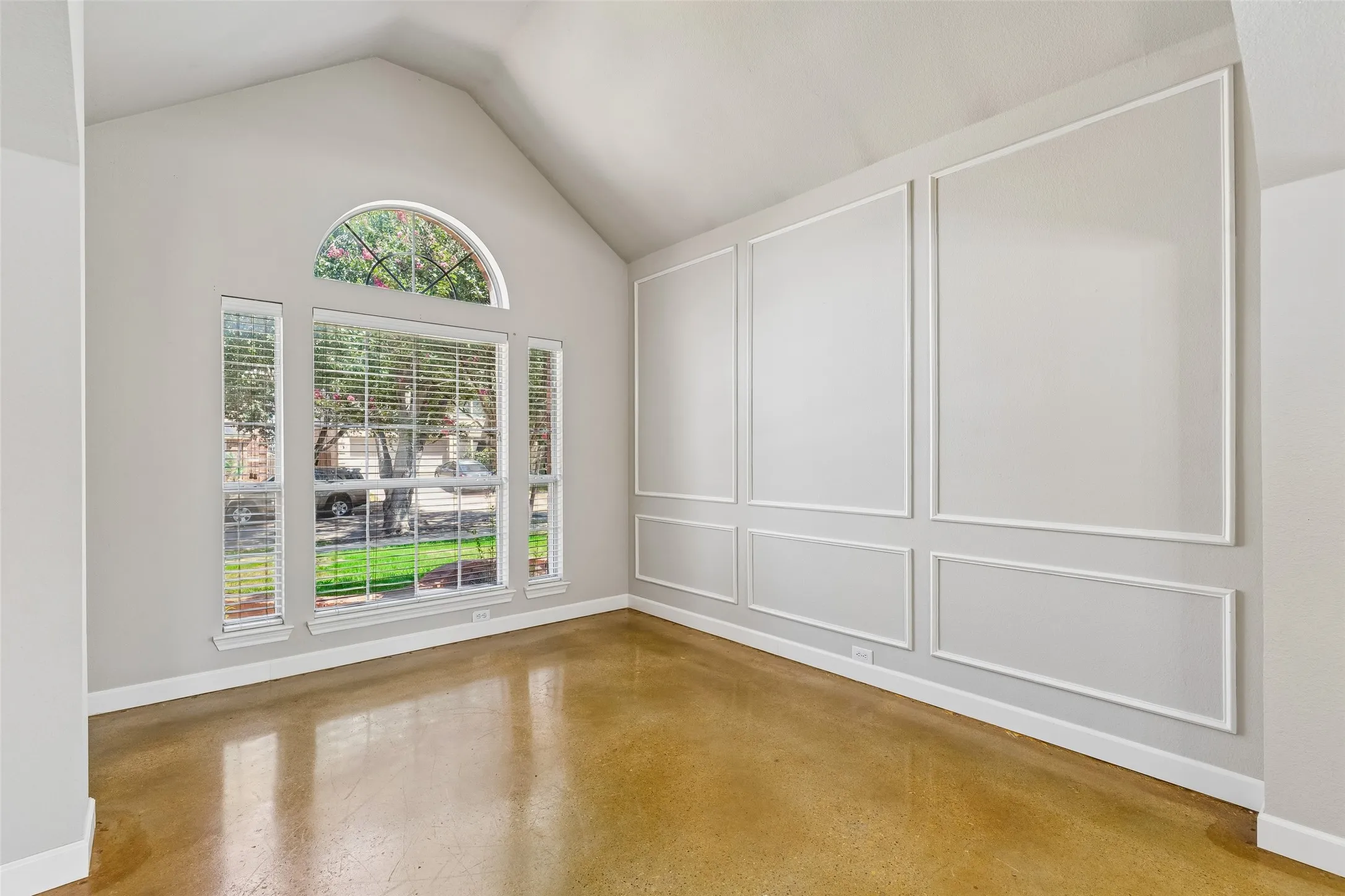 Single Family Residence For Sale in Tarrant County , 5376 Lake Chelen Drive, Fort Worth, Texas 76137, 5 Bedroom, 3 Bathroom, 2 Garage spaces, 2,672 Sqft, built in 2000, mls#21329409, Real Estate Agent in Fort Worth, Homes For Sale in Tarrant county, Homes For Sale in Fort Worth, Realtor in Fort Worth Texas, Real Estate Brokerage Independent Realty Texas, Luminita Cordes Realtor
