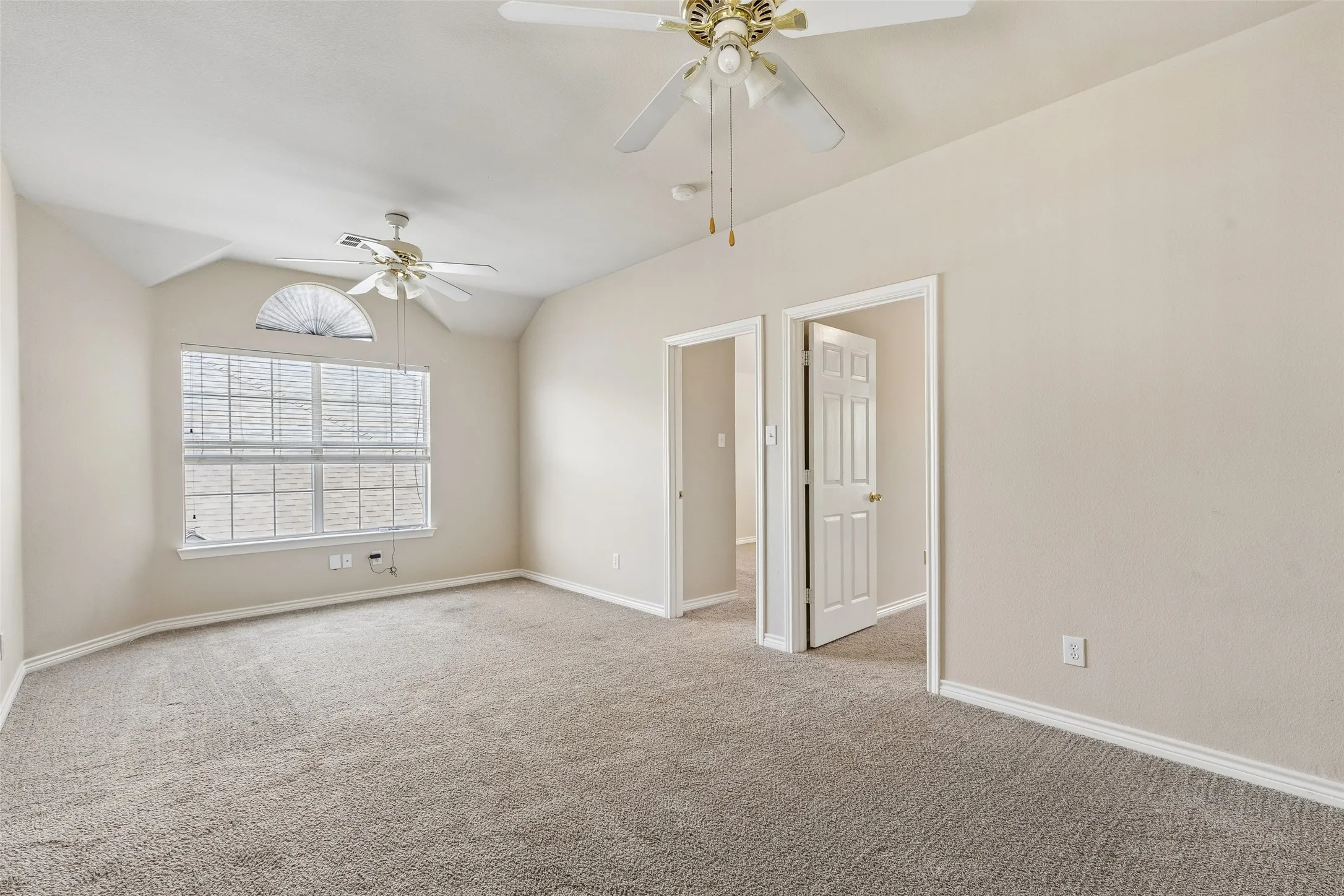 Single Family Residence For Sale in Tarrant County , 5376 Lake Chelen Drive, Fort Worth, Texas 76137, 5 Bedroom, 3 Bathroom, 2 Garage spaces, 2,672 Sqft, built in 2000, mls#21329409, Real Estate Agent in Fort Worth, Homes For Sale in Tarrant county, Homes For Sale in Fort Worth, Realtor in Fort Worth Texas, Real Estate Brokerage Independent Realty Texas, Luminita Cordes Realtor