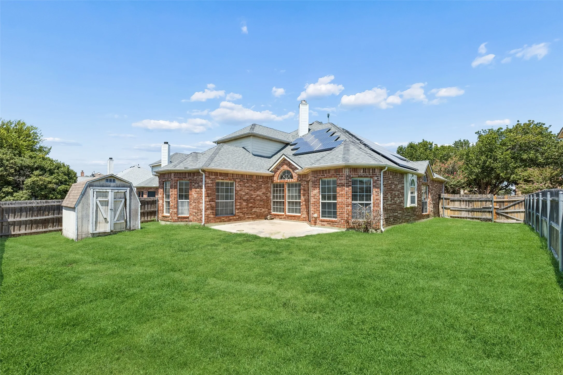 Single Family Residence For Sale in Tarrant County , 5376 Lake Chelen Drive, Fort Worth, Texas 76137, 5 Bedroom, 3 Bathroom, 2 Garage spaces, 2,672 Sqft, built in 2000, mls#21329409, Real Estate Agent in Fort Worth, Homes For Sale in Tarrant county, Homes For Sale in Fort Worth, Realtor in Fort Worth Texas, Real Estate Brokerage Independent Realty Texas, Luminita Cordes Realtor