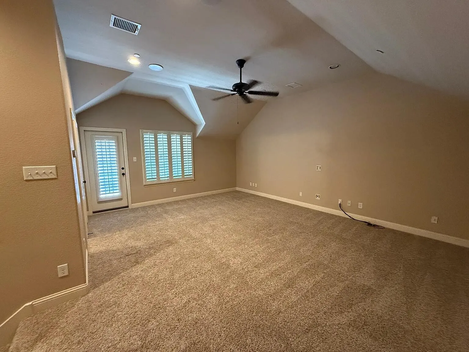 Townhouse For Sale in Collin County , 7929 Maddox Road, Plano, Texas 75024, 2 Bedroom, 4 Bathroom, 2 Garage spaces, 2,054 Sqft, built in 2009, mls#21355165, Real Estate Agent in Plano, Homes For Sale in Collin county, Homes For Sale in Plano, Realtor in Plano Texas, Real Estate Brokerage Independent Realty Texas, Luminita Cordes Realtor
