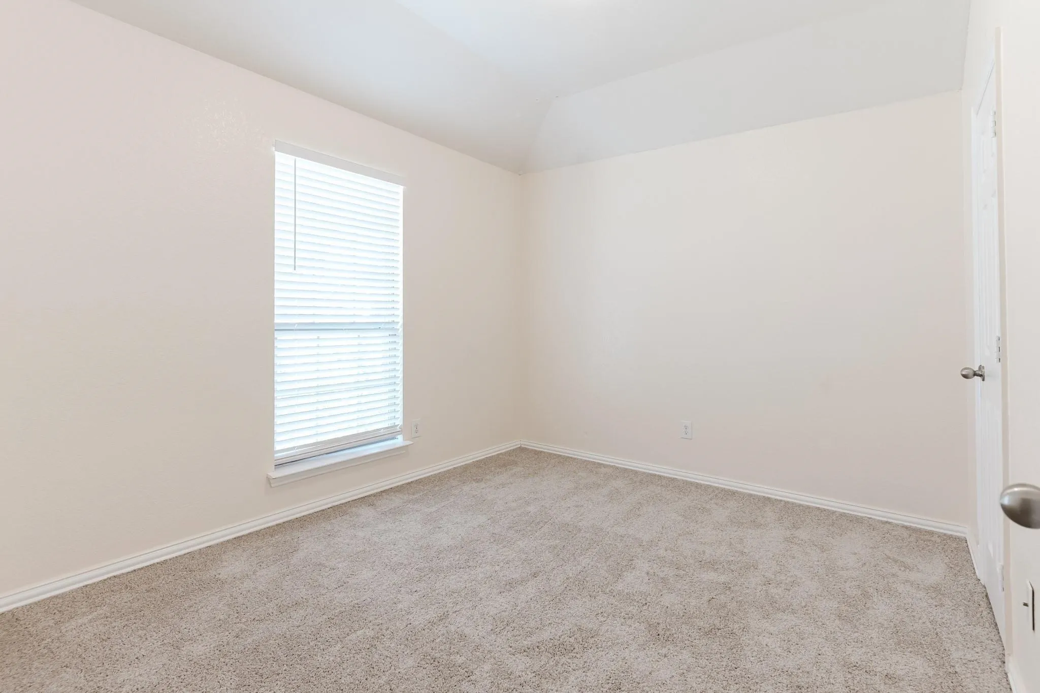 Single Family Residence For Sale in Dallas County , 3414 Mojave Drive, Dallas, Texas 75241, 4 Bedroom, 2 Bathroom, 2 Garage spaces, 1,613 Sqft, built in 2010, mls#21355166, Real Estate Agent in Dallas, Homes For Sale in Dallas county, Homes For Sale in Dallas, Realtor in Dallas Texas, Real Estate Brokerage Independent Realty Texas, Luminita Cordes Realtor