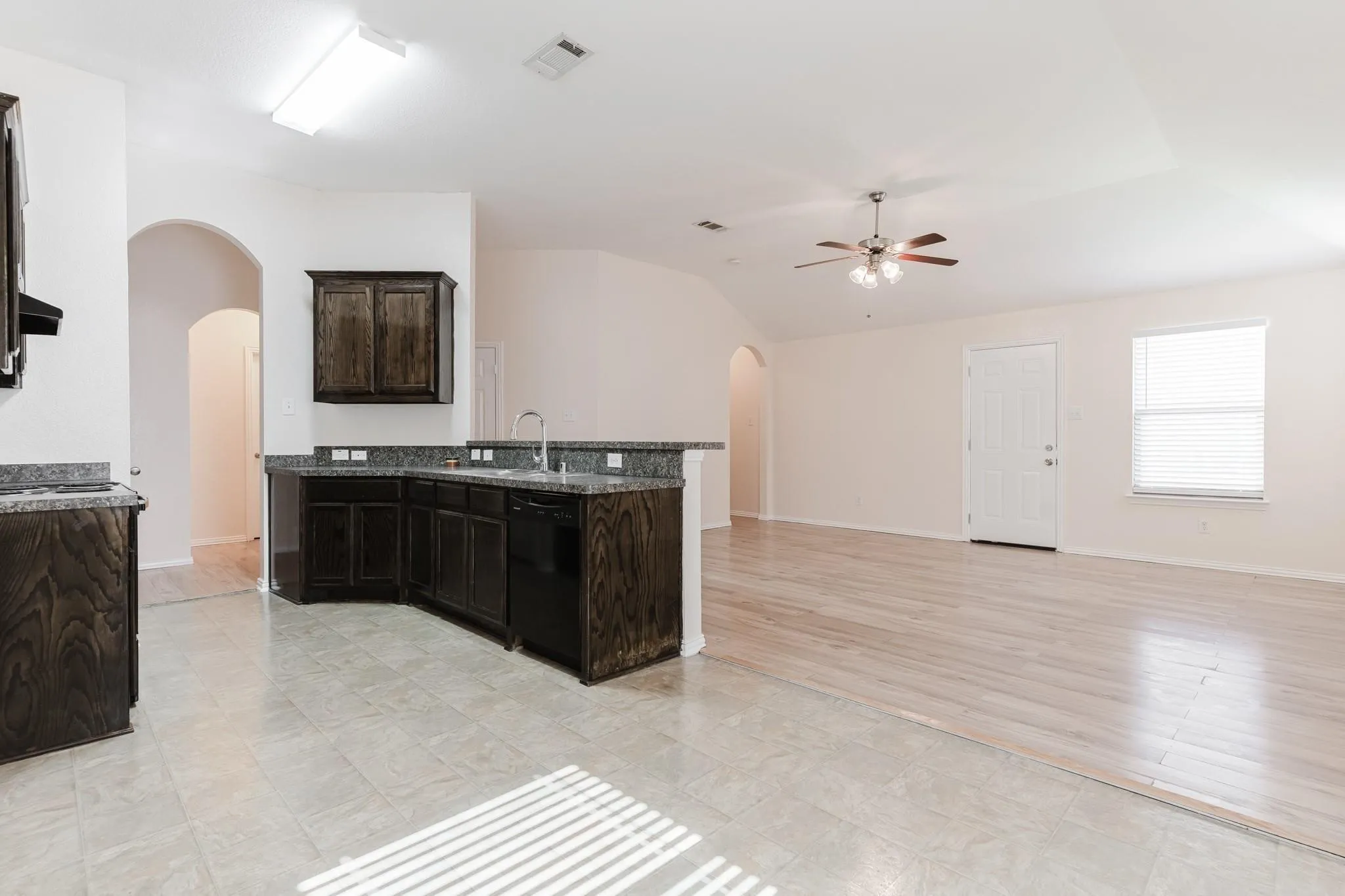 Single Family Residence For Sale in Dallas County , 3414 Mojave Drive, Dallas, Texas 75241, 4 Bedroom, 2 Bathroom, 2 Garage spaces, 1,613 Sqft, built in 2010, mls#21355166, Real Estate Agent in Dallas, Homes For Sale in Dallas county, Homes For Sale in Dallas, Realtor in Dallas Texas, Real Estate Brokerage Independent Realty Texas, Luminita Cordes Realtor