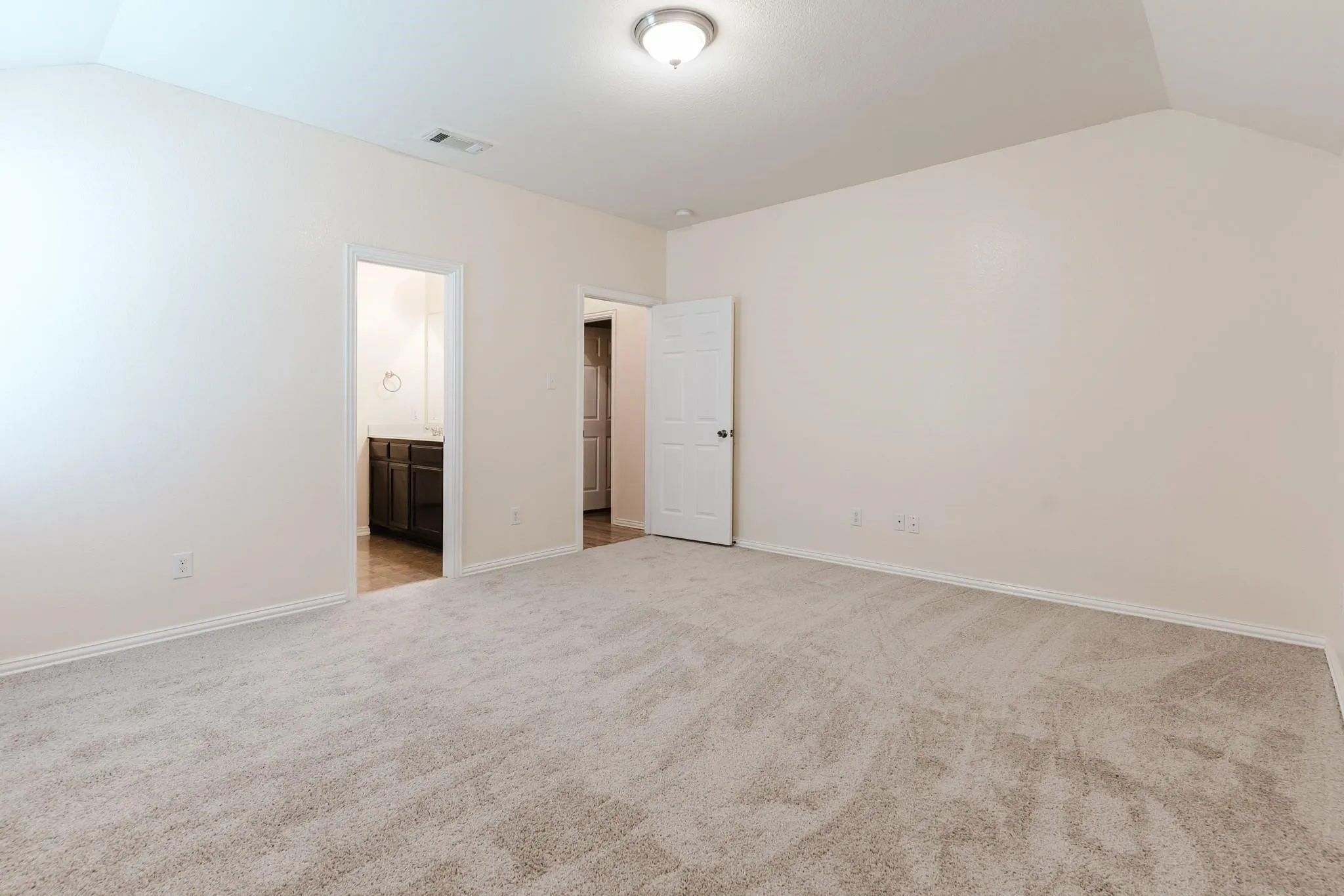 Single Family Residence For Sale in Dallas County , 3414 Mojave Drive, Dallas, Texas 75241, 4 Bedroom, 2 Bathroom, 2 Garage spaces, 1,613 Sqft, built in 2010, mls#21355166, Real Estate Agent in Dallas, Homes For Sale in Dallas county, Homes For Sale in Dallas, Realtor in Dallas Texas, Real Estate Brokerage Independent Realty Texas, Luminita Cordes Realtor