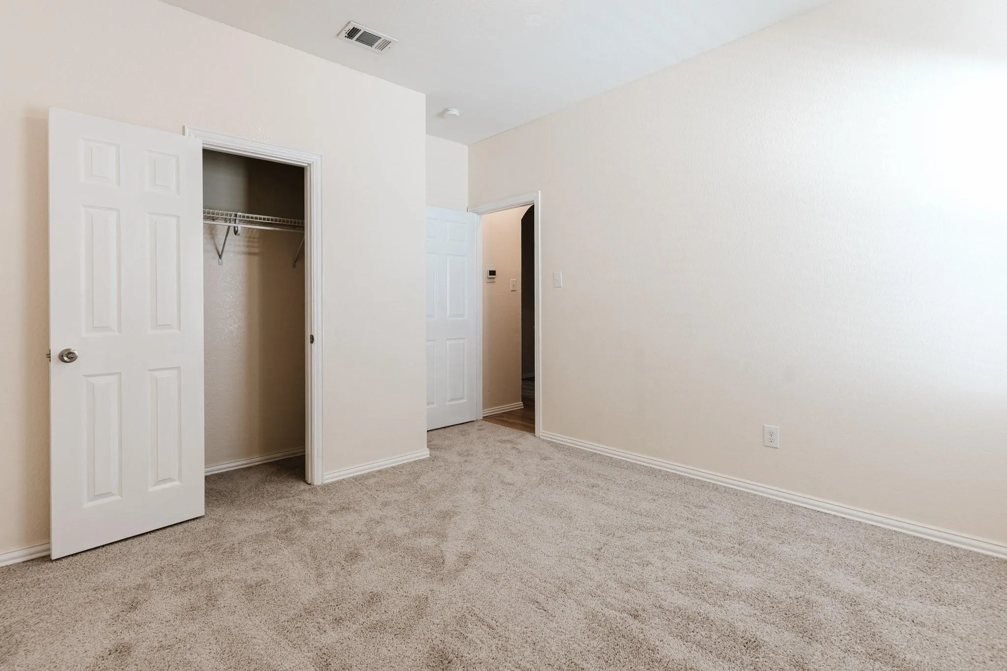 Single Family Residence For Sale in Dallas County , 3414 Mojave Drive, Dallas, Texas 75241, 4 Bedroom, 2 Bathroom, 2 Garage spaces, 1,613 Sqft, built in 2010, mls#21355166, Real Estate Agent in Dallas, Homes For Sale in Dallas county, Homes For Sale in Dallas, Realtor in Dallas Texas, Real Estate Brokerage Independent Realty Texas, Luminita Cordes Realtor