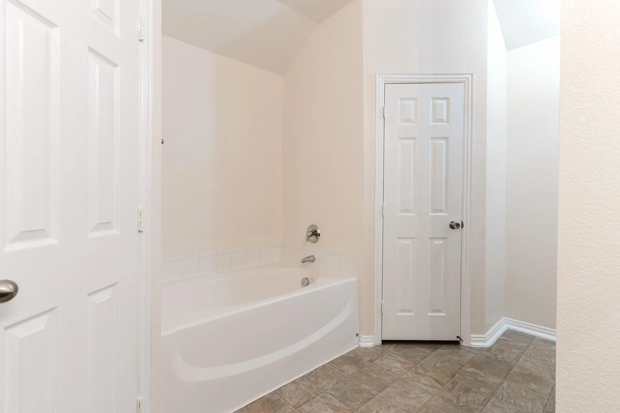 Single Family Residence For Sale in Dallas County , 3414 Mojave Drive, Dallas, Texas 75241, 4 Bedroom, 2 Bathroom, 2 Garage spaces, 1,613 Sqft, built in 2010, mls#21355166, Real Estate Agent in Dallas, Homes For Sale in Dallas county, Homes For Sale in Dallas, Realtor in Dallas Texas, Real Estate Brokerage Independent Realty Texas, Luminita Cordes Realtor
