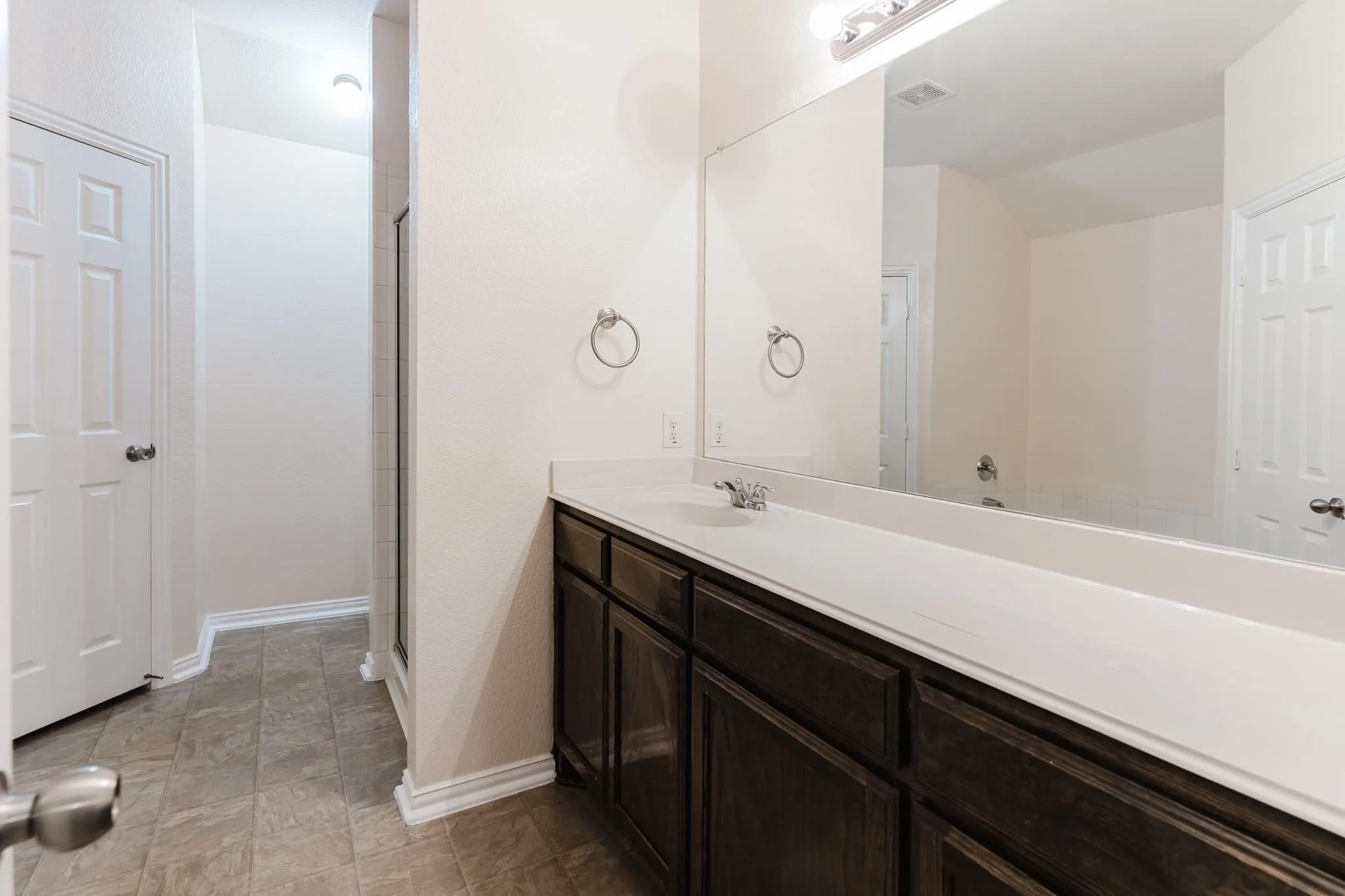 Single Family Residence For Sale in Dallas County , 3414 Mojave Drive, Dallas, Texas 75241, 4 Bedroom, 2 Bathroom, 2 Garage spaces, 1,613 Sqft, built in 2010, mls#21355166, Real Estate Agent in Dallas, Homes For Sale in Dallas county, Homes For Sale in Dallas, Realtor in Dallas Texas, Real Estate Brokerage Independent Realty Texas, Luminita Cordes Realtor