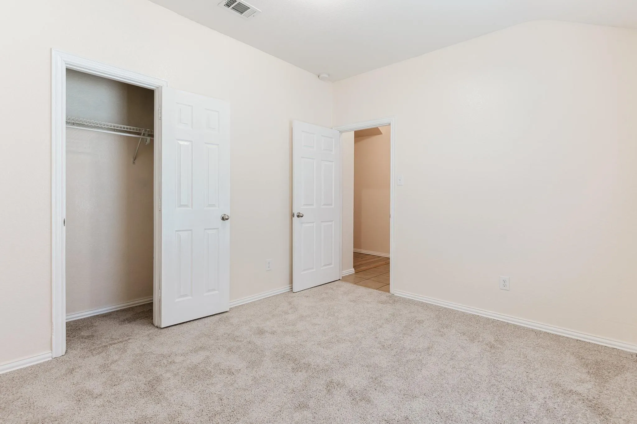 Single Family Residence For Sale in Dallas County , 3414 Mojave Drive, Dallas, Texas 75241, 4 Bedroom, 2 Bathroom, 2 Garage spaces, 1,613 Sqft, built in 2010, mls#21355166, Real Estate Agent in Dallas, Homes For Sale in Dallas county, Homes For Sale in Dallas, Realtor in Dallas Texas, Real Estate Brokerage Independent Realty Texas, Luminita Cordes Realtor