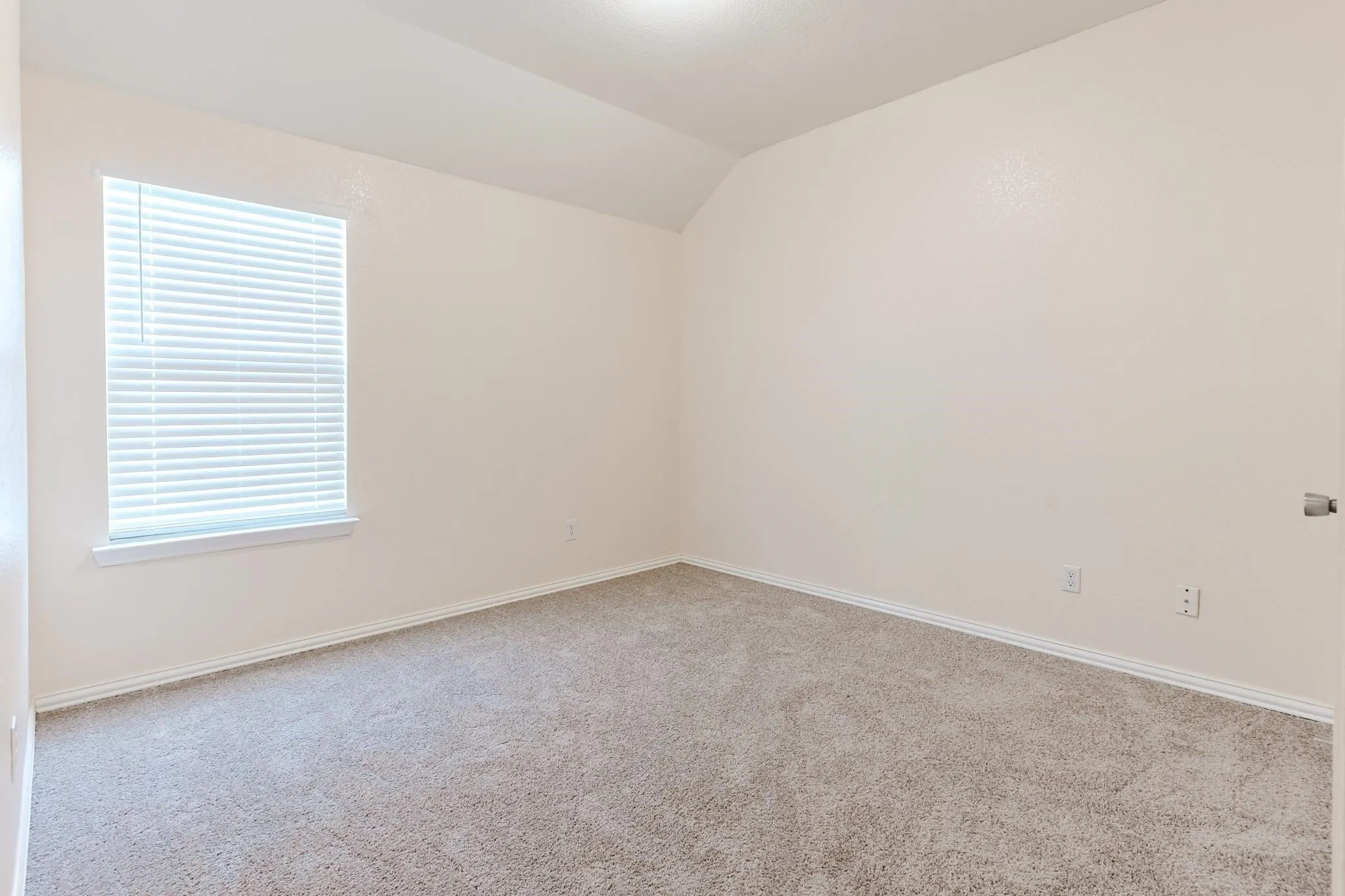 Single Family Residence For Sale in Dallas County , 3414 Mojave Drive, Dallas, Texas 75241, 4 Bedroom, 2 Bathroom, 2 Garage spaces, 1,613 Sqft, built in 2010, mls#21355166, Real Estate Agent in Dallas, Homes For Sale in Dallas county, Homes For Sale in Dallas, Realtor in Dallas Texas, Real Estate Brokerage Independent Realty Texas, Luminita Cordes Realtor