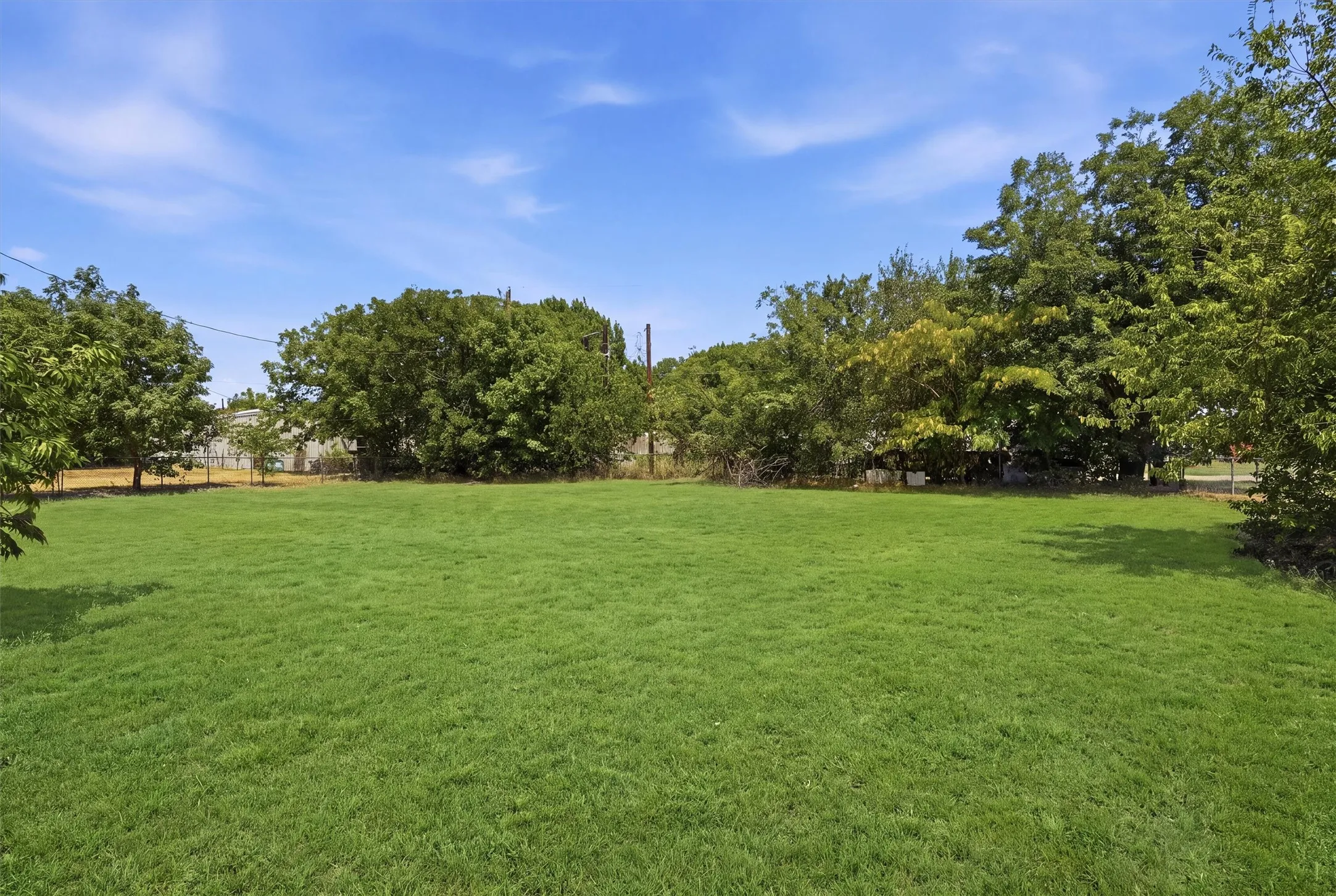 Mobile Home For Sale in Hood County , 2303 Balboa Court, Granbury, Texas 76048, 2 Bedroom, 2 Bathroom, Garage spaces, 896 Sqft, built in 2015, mls#21354372, Real Estate Agent in Granbury, Homes For Sale in Hood county, Homes For Sale in Granbury, Realtor in Granbury Texas, Real Estate Brokerage Independent Realty Texas, Luminita Cordes Realtor