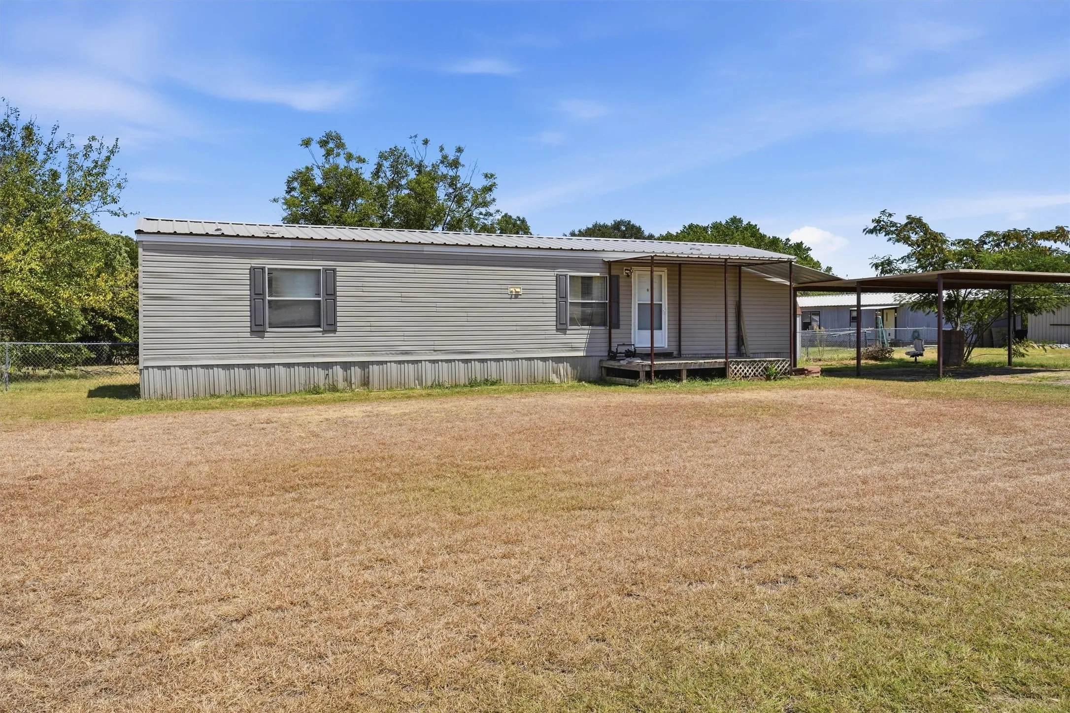 Mobile Home For Sale in Hood County , 2303 Balboa Court, Granbury, Texas 76048, 2 Bedroom, 2 Bathroom, Garage spaces, 896 Sqft, built in 2015, mls#21354372, Real Estate Agent in Granbury, Homes For Sale in Hood county, Homes For Sale in Granbury, Realtor in Granbury Texas, Real Estate Brokerage Independent Realty Texas, Luminita Cordes Realtor