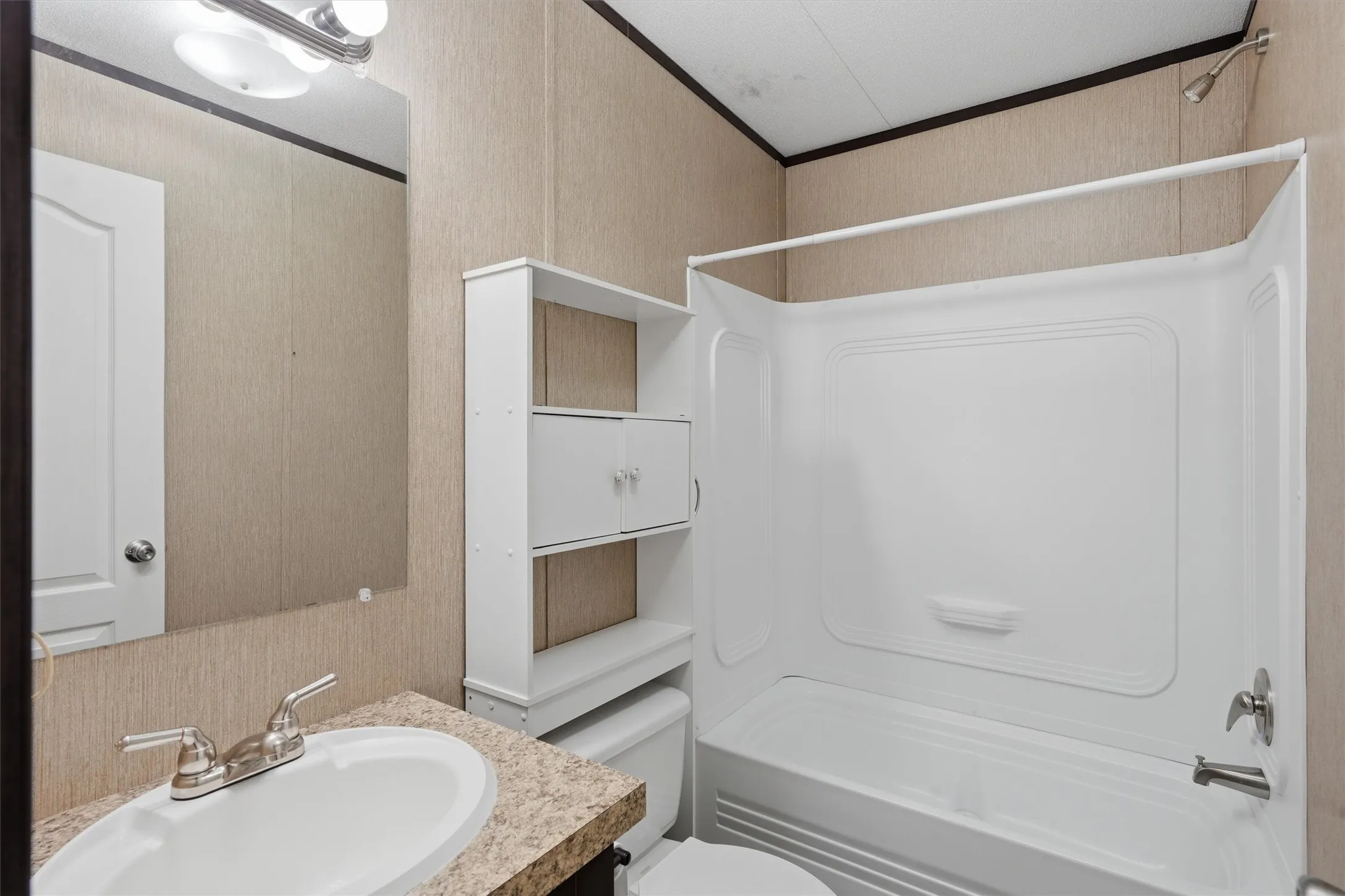 Mobile Home For Sale in Hood County , 2303 Balboa Court, Granbury, Texas 76048, 2 Bedroom, 2 Bathroom, Garage spaces, 896 Sqft, built in 2015, mls#21354372, Real Estate Agent in Granbury, Homes For Sale in Hood county, Homes For Sale in Granbury, Realtor in Granbury Texas, Real Estate Brokerage Independent Realty Texas, Luminita Cordes Realtor