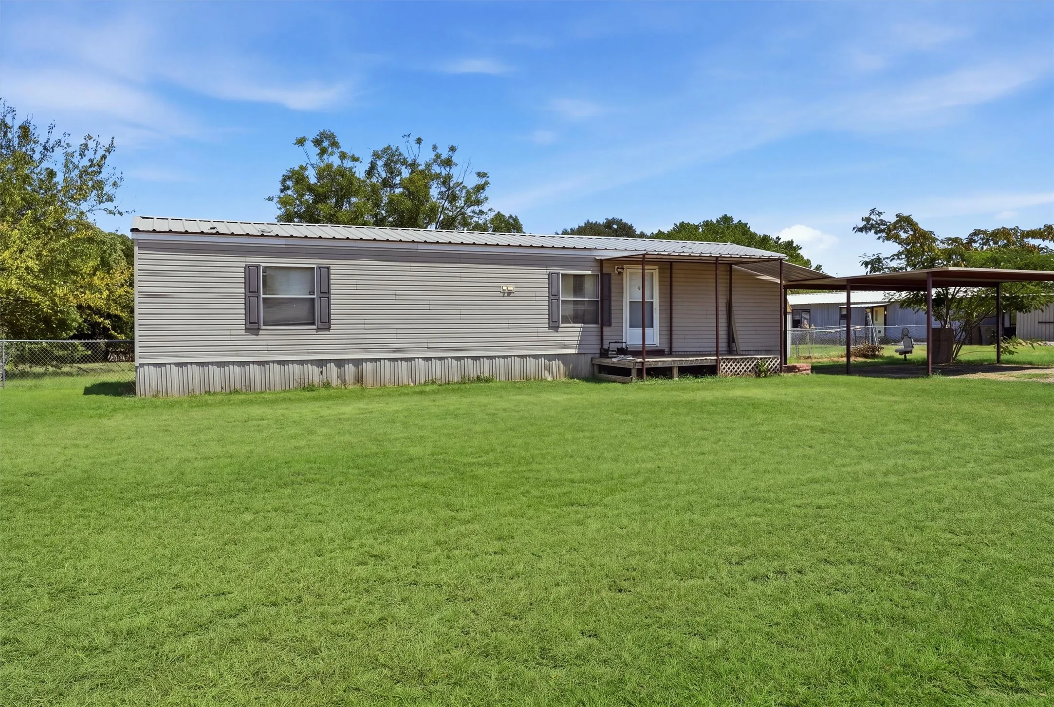 Mobile Home For Sale in Hood County , 2303 Balboa Court, Granbury, Texas 76048, 2 Bedroom, 2 Bathroom, Garage spaces, 896 Sqft, built in 2015, mls#21354372, Real Estate Agent in Granbury, Homes For Sale in Hood county, Homes For Sale in Granbury, Realtor in Granbury Texas, Real Estate Brokerage Independent Realty Texas, Luminita Cordes Realtor