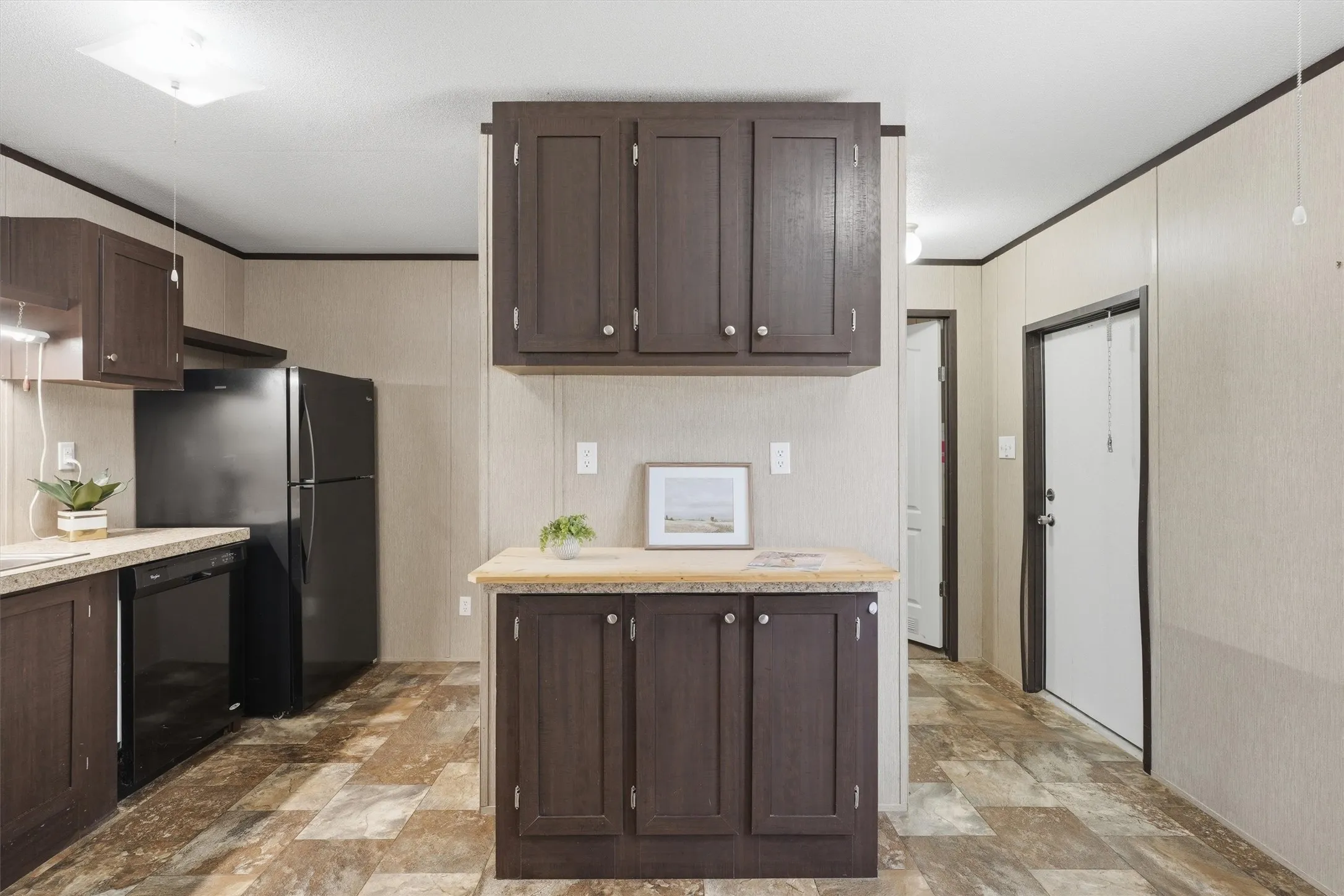 Mobile Home For Sale in Hood County , 2303 Balboa Court, Granbury, Texas 76048, 2 Bedroom, 2 Bathroom, Garage spaces, 896 Sqft, built in 2015, mls#21354372, Real Estate Agent in Granbury, Homes For Sale in Hood county, Homes For Sale in Granbury, Realtor in Granbury Texas, Real Estate Brokerage Independent Realty Texas, Luminita Cordes Realtor