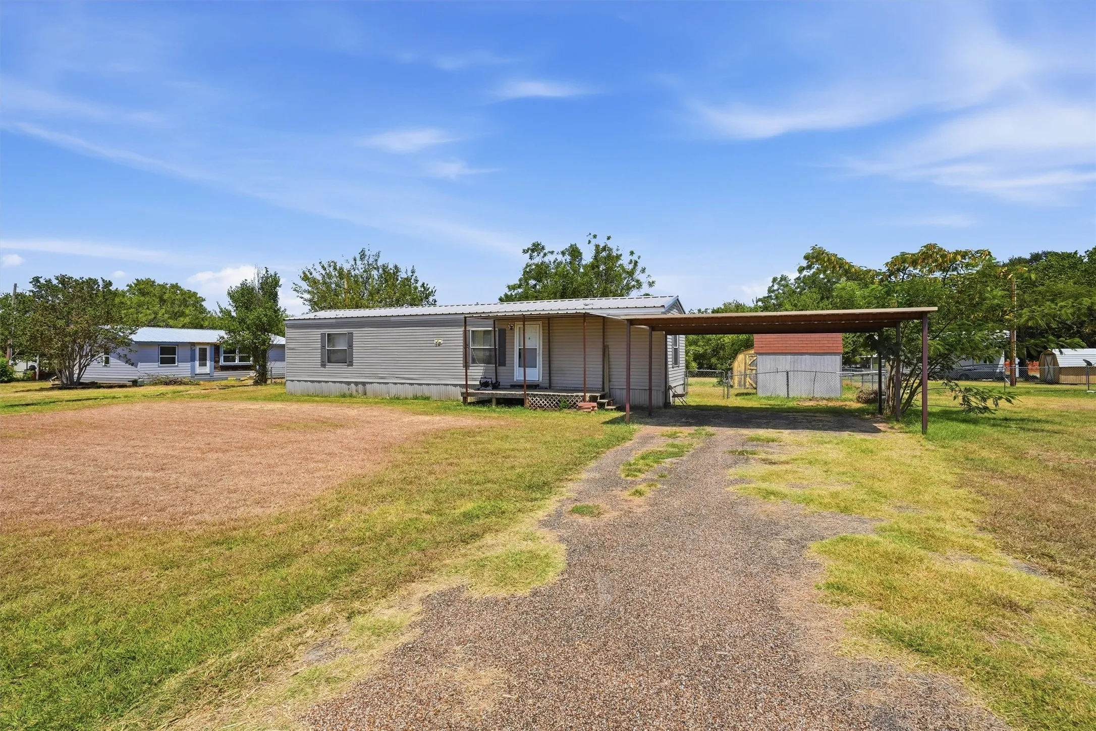 Mobile Home For Sale in Hood County , 2303 Balboa Court, Granbury, Texas 76048, 2 Bedroom, 2 Bathroom, Garage spaces, 896 Sqft, built in 2015, mls#21354372, Real Estate Agent in Granbury, Homes For Sale in Hood county, Homes For Sale in Granbury, Realtor in Granbury Texas, Real Estate Brokerage Independent Realty Texas, Luminita Cordes Realtor
