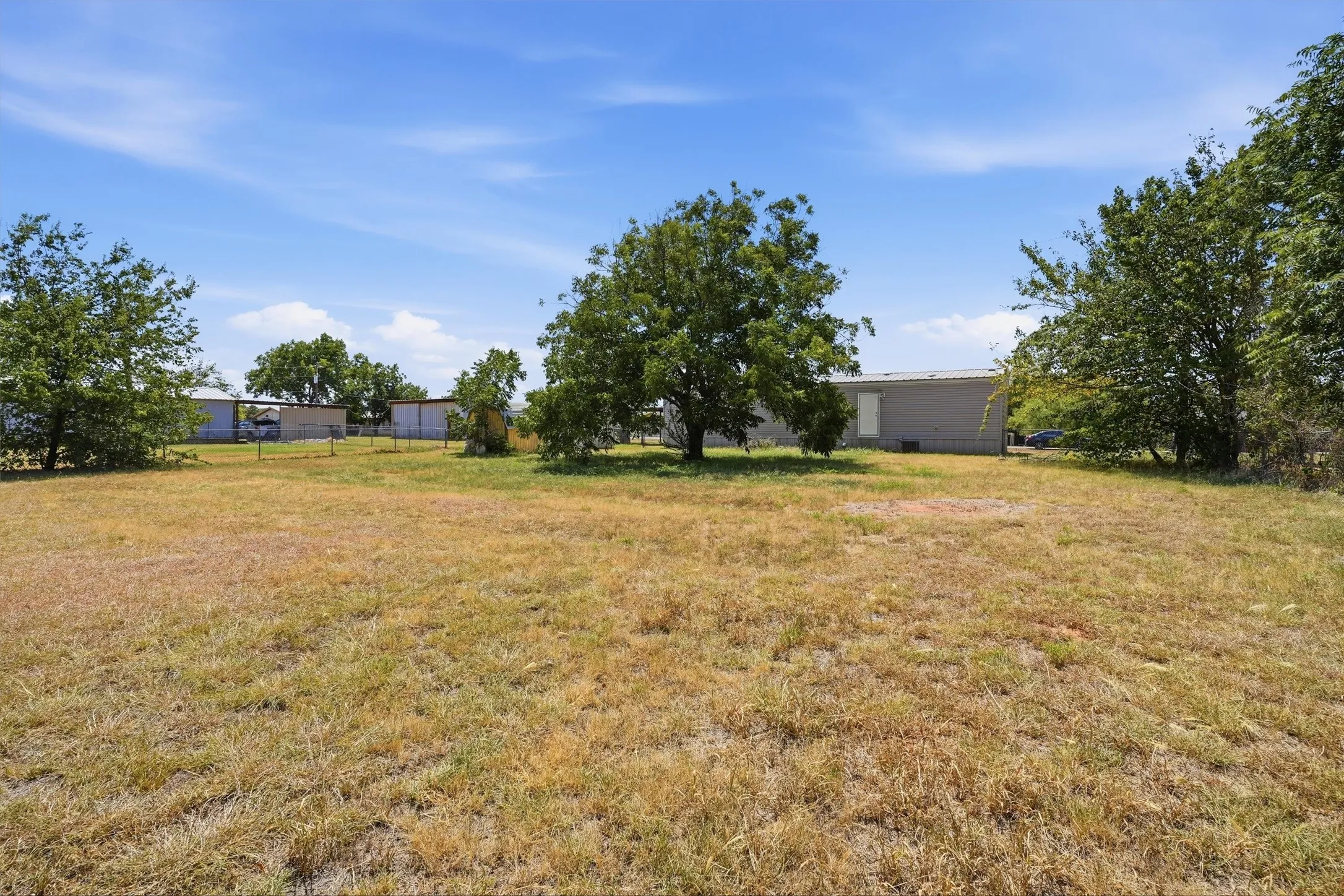 Mobile Home For Sale in Hood County , 2303 Balboa Court, Granbury, Texas 76048, 2 Bedroom, 2 Bathroom, Garage spaces, 896 Sqft, built in 2015, mls#21354372, Real Estate Agent in Granbury, Homes For Sale in Hood county, Homes For Sale in Granbury, Realtor in Granbury Texas, Real Estate Brokerage Independent Realty Texas, Luminita Cordes Realtor