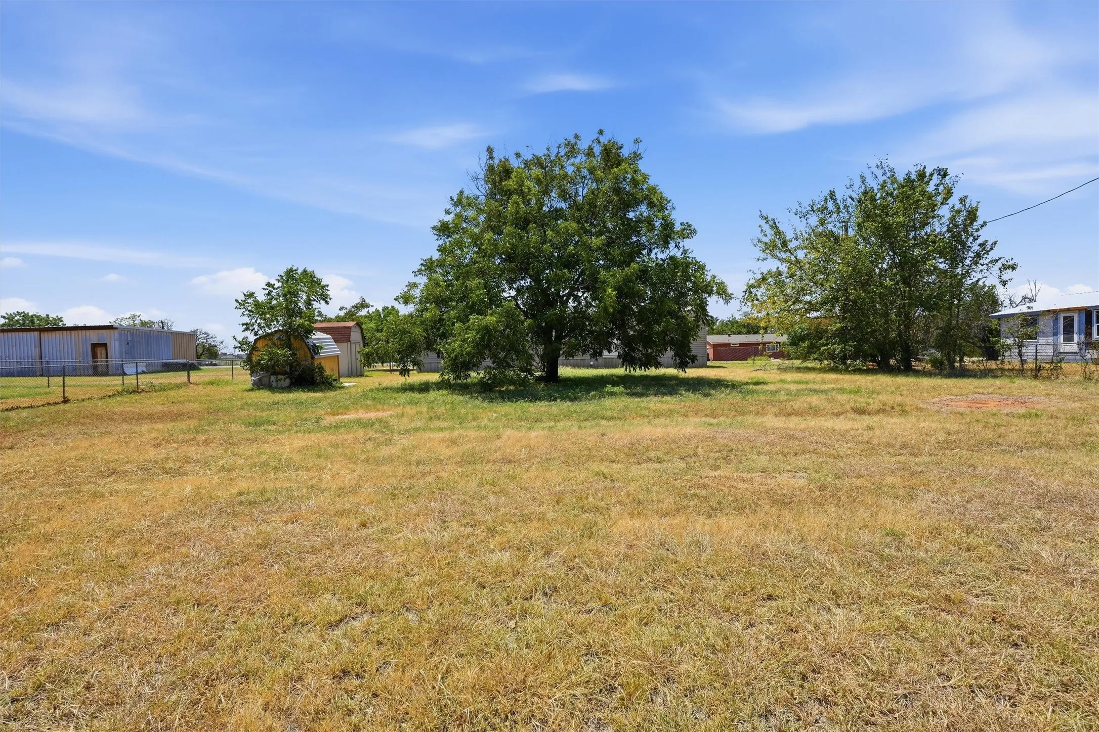 Mobile Home For Sale in Hood County , 2303 Balboa Court, Granbury, Texas 76048, 2 Bedroom, 2 Bathroom, Garage spaces, 896 Sqft, built in 2015, mls#21354372, Real Estate Agent in Granbury, Homes For Sale in Hood county, Homes For Sale in Granbury, Realtor in Granbury Texas, Real Estate Brokerage Independent Realty Texas, Luminita Cordes Realtor