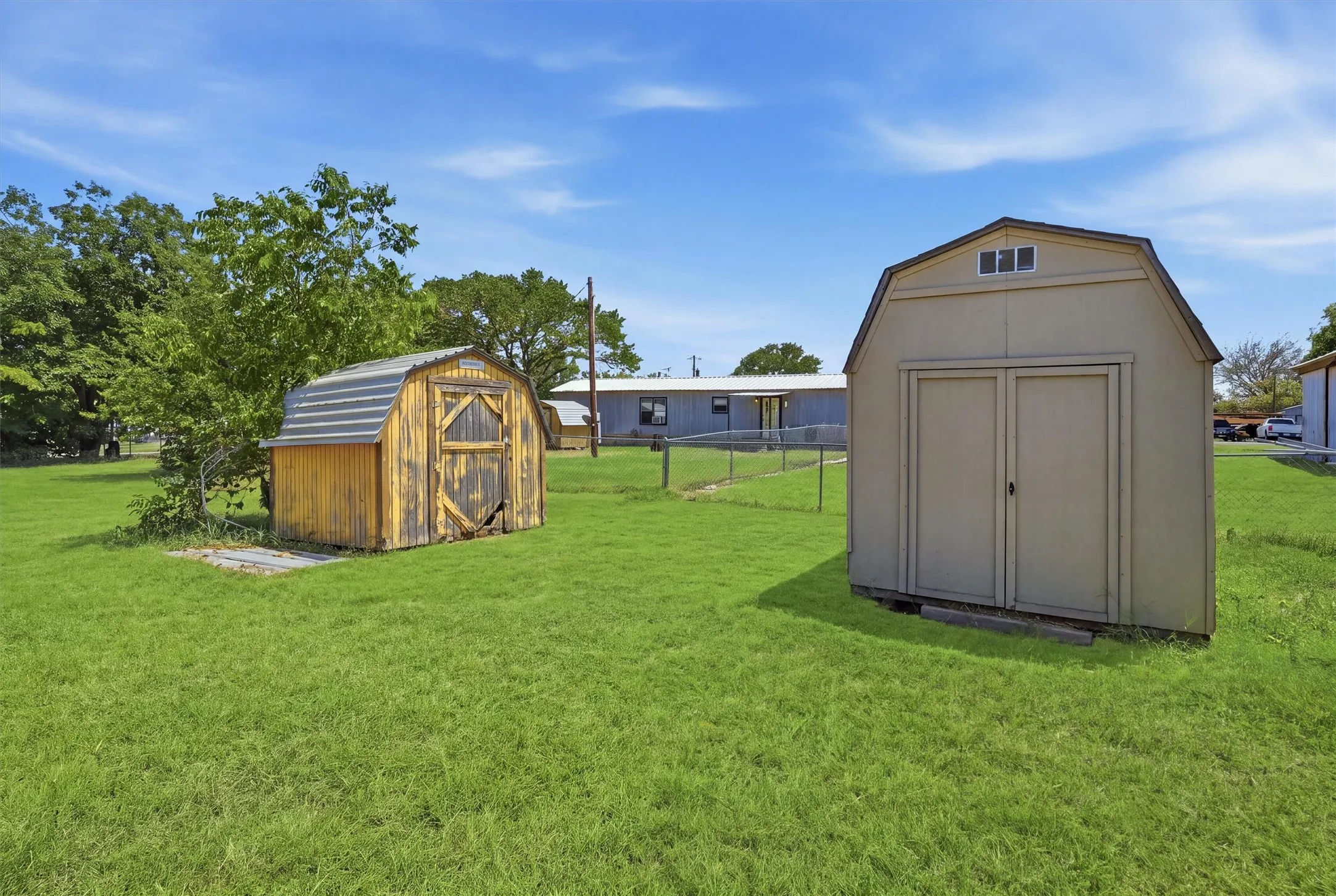 Mobile Home For Sale in Hood County , 2303 Balboa Court, Granbury, Texas 76048, 2 Bedroom, 2 Bathroom, Garage spaces, 896 Sqft, built in 2015, mls#21354372, Real Estate Agent in Granbury, Homes For Sale in Hood county, Homes For Sale in Granbury, Realtor in Granbury Texas, Real Estate Brokerage Independent Realty Texas, Luminita Cordes Realtor