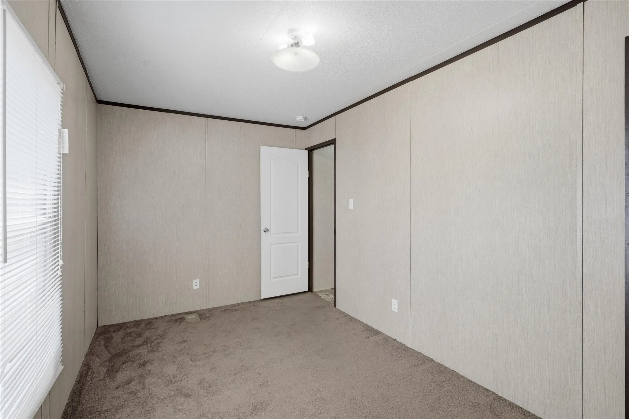 Mobile Home For Sale in Hood County , 2303 Balboa Court, Granbury, Texas 76048, 2 Bedroom, 2 Bathroom, Garage spaces, 896 Sqft, built in 2015, mls#21354372, Real Estate Agent in Granbury, Homes For Sale in Hood county, Homes For Sale in Granbury, Realtor in Granbury Texas, Real Estate Brokerage Independent Realty Texas, Luminita Cordes Realtor