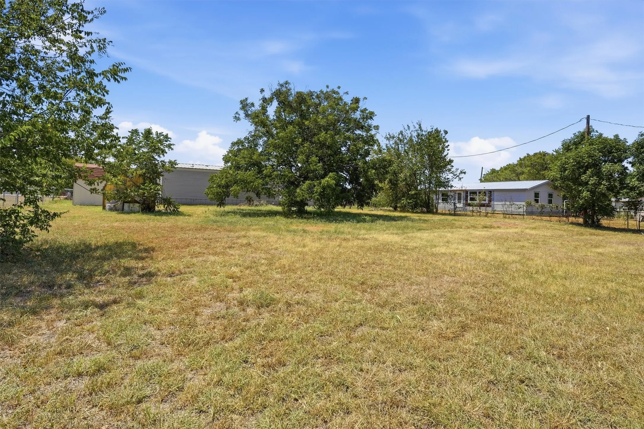 Mobile Home For Sale in Hood County , 2303 Balboa Court, Granbury, Texas 76048, 2 Bedroom, 2 Bathroom, Garage spaces, 896 Sqft, built in 2015, mls#21354372, Real Estate Agent in Granbury, Homes For Sale in Hood county, Homes For Sale in Granbury, Realtor in Granbury Texas, Real Estate Brokerage Independent Realty Texas, Luminita Cordes Realtor