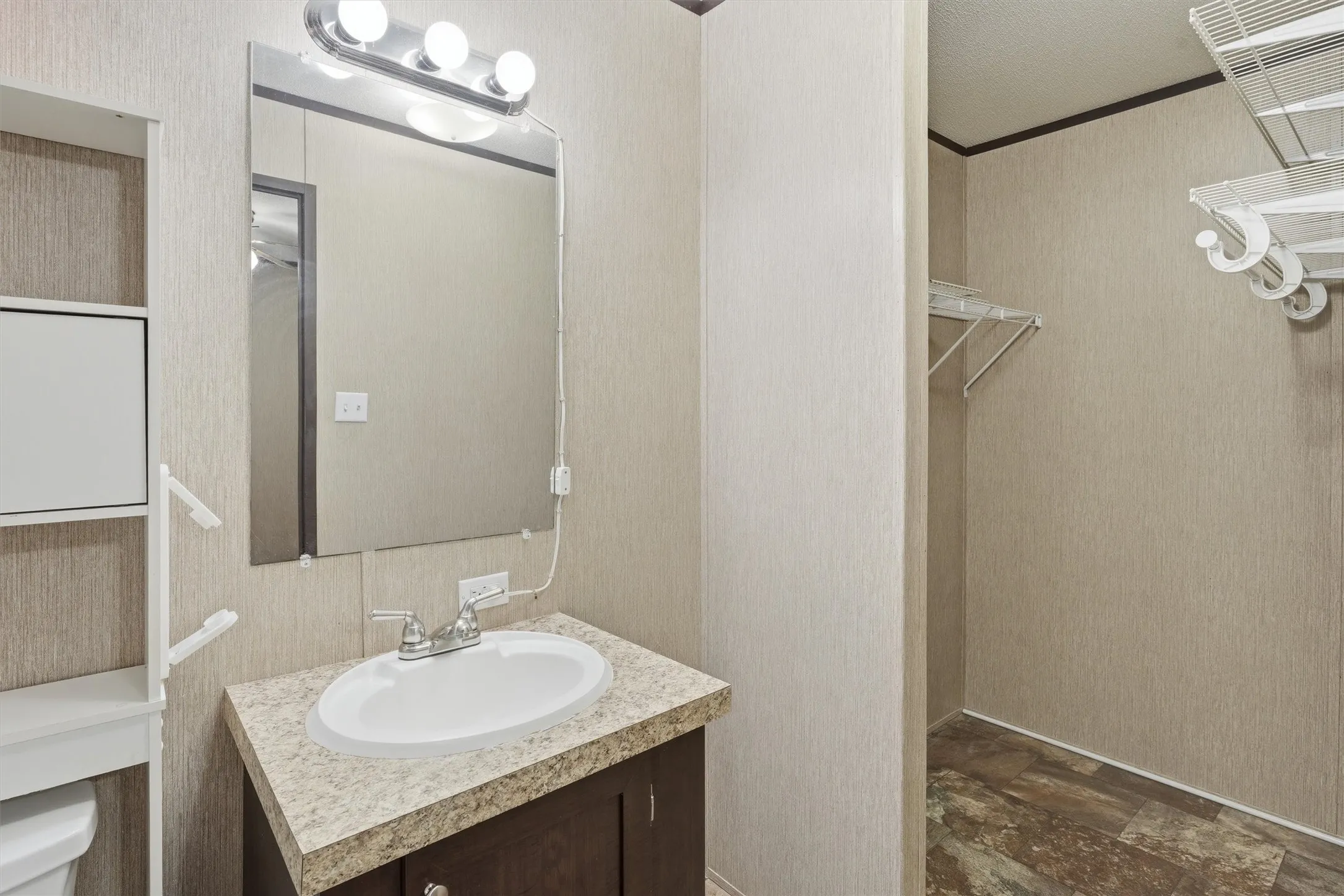 Mobile Home For Sale in Hood County , 2303 Balboa Court, Granbury, Texas 76048, 2 Bedroom, 2 Bathroom, Garage spaces, 896 Sqft, built in 2015, mls#21354372, Real Estate Agent in Granbury, Homes For Sale in Hood county, Homes For Sale in Granbury, Realtor in Granbury Texas, Real Estate Brokerage Independent Realty Texas, Luminita Cordes Realtor