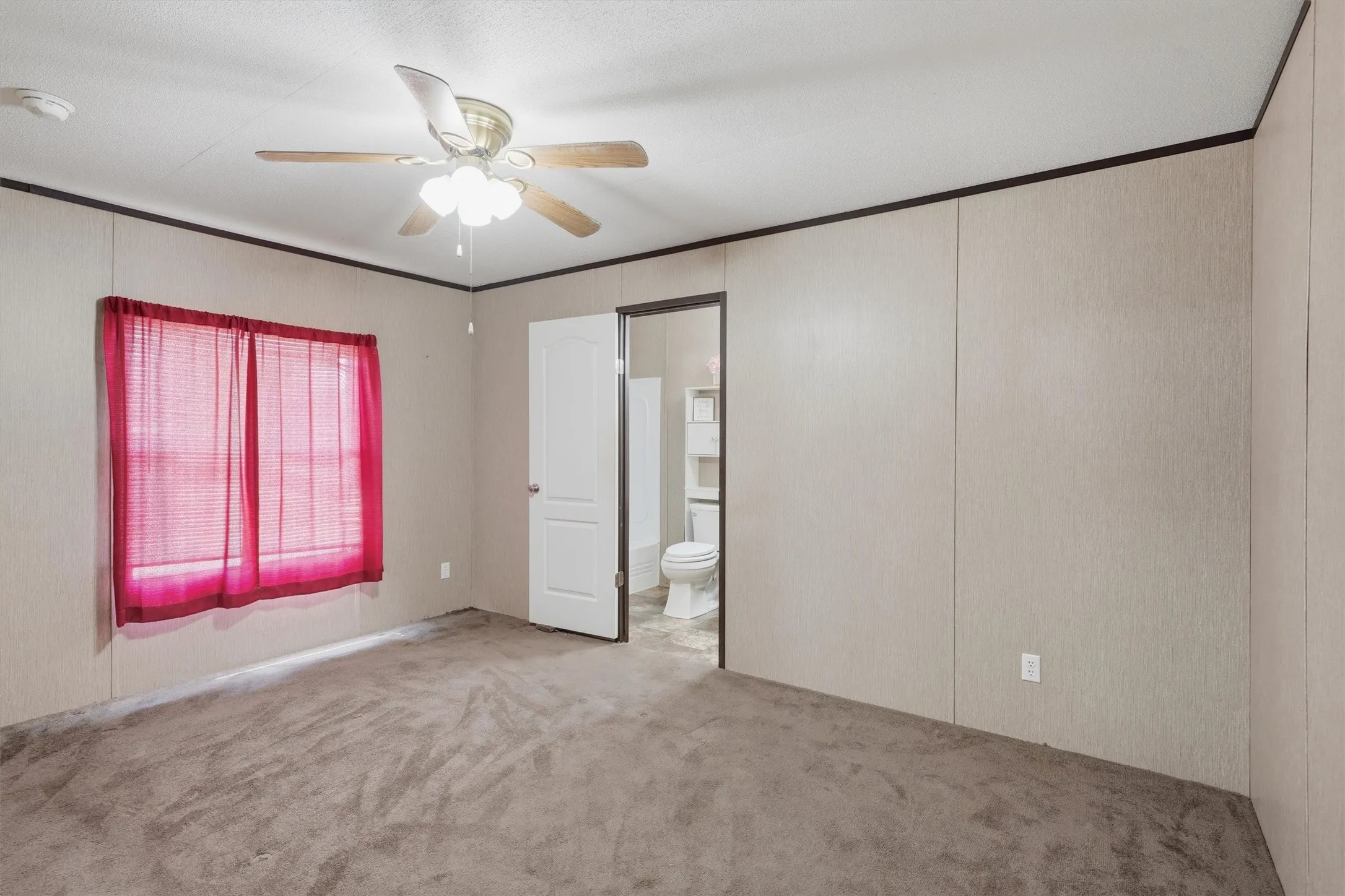 Mobile Home For Sale in Hood County , 2303 Balboa Court, Granbury, Texas 76048, 2 Bedroom, 2 Bathroom, Garage spaces, 896 Sqft, built in 2015, mls#21354372, Real Estate Agent in Granbury, Homes For Sale in Hood county, Homes For Sale in Granbury, Realtor in Granbury Texas, Real Estate Brokerage Independent Realty Texas, Luminita Cordes Realtor