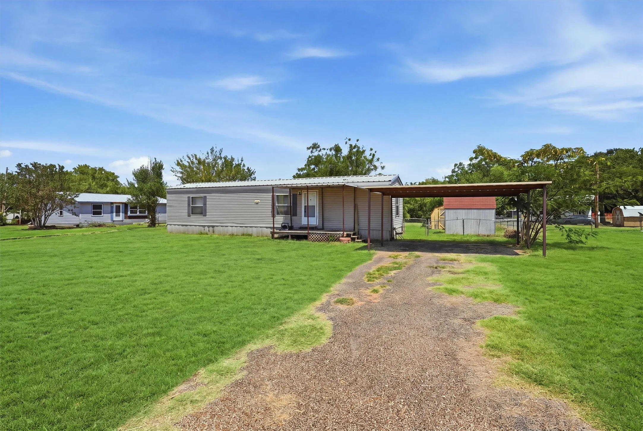 Mobile Home For Sale in Hood County , 2303 Balboa Court, Granbury, Texas 76048, 2 Bedroom, 2 Bathroom, Garage spaces, 896 Sqft, built in 2015, mls#21354372, Real Estate Agent in Granbury, Homes For Sale in Hood county, Homes For Sale in Granbury, Realtor in Granbury Texas, Real Estate Brokerage Independent Realty Texas, Luminita Cordes Realtor