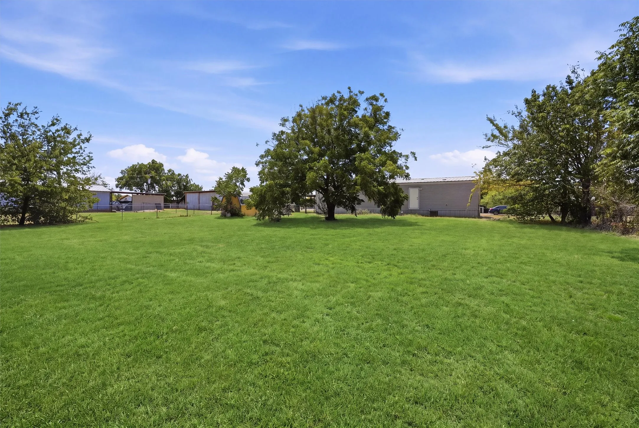 Mobile Home For Sale in Hood County , 2303 Balboa Court, Granbury, Texas 76048, 2 Bedroom, 2 Bathroom, Garage spaces, 896 Sqft, built in 2015, mls#21354372, Real Estate Agent in Granbury, Homes For Sale in Hood county, Homes For Sale in Granbury, Realtor in Granbury Texas, Real Estate Brokerage Independent Realty Texas, Luminita Cordes Realtor