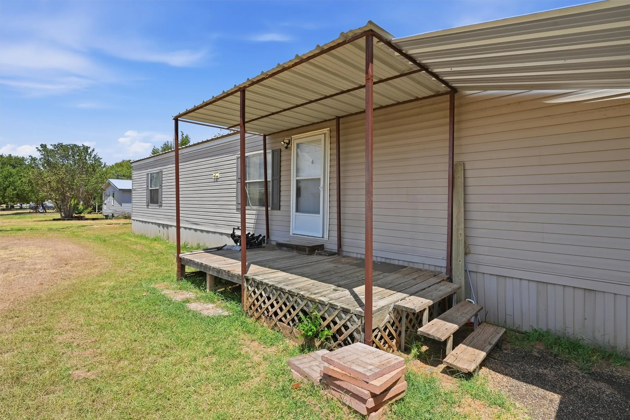 Mobile Home For Sale in Hood County , 2303 Balboa Court, Granbury, Texas 76048, 2 Bedroom, 2 Bathroom, Garage spaces, 896 Sqft, built in 2015, mls#21354372, Real Estate Agent in Granbury, Homes For Sale in Hood county, Homes For Sale in Granbury, Realtor in Granbury Texas, Real Estate Brokerage Independent Realty Texas, Luminita Cordes Realtor