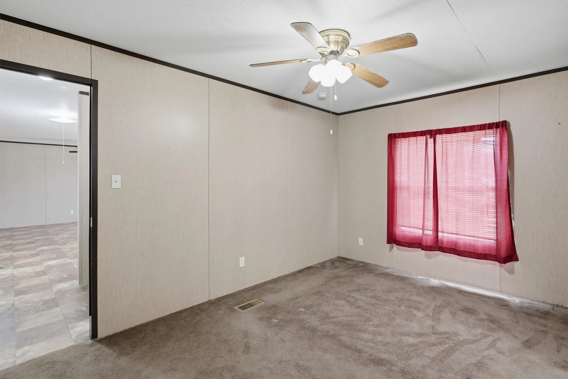 Mobile Home For Sale in Hood County , 2303 Balboa Court, Granbury, Texas 76048, 2 Bedroom, 2 Bathroom, Garage spaces, 896 Sqft, built in 2015, mls#21354372, Real Estate Agent in Granbury, Homes For Sale in Hood county, Homes For Sale in Granbury, Realtor in Granbury Texas, Real Estate Brokerage Independent Realty Texas, Luminita Cordes Realtor