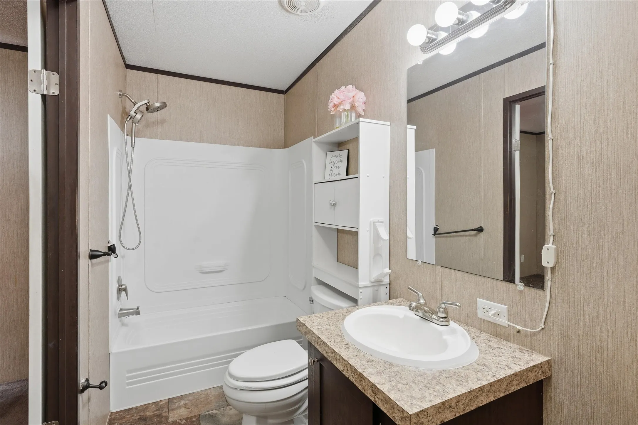 Mobile Home For Sale in Hood County , 2303 Balboa Court, Granbury, Texas 76048, 2 Bedroom, 2 Bathroom, Garage spaces, 896 Sqft, built in 2015, mls#21354372, Real Estate Agent in Granbury, Homes For Sale in Hood county, Homes For Sale in Granbury, Realtor in Granbury Texas, Real Estate Brokerage Independent Realty Texas, Luminita Cordes Realtor