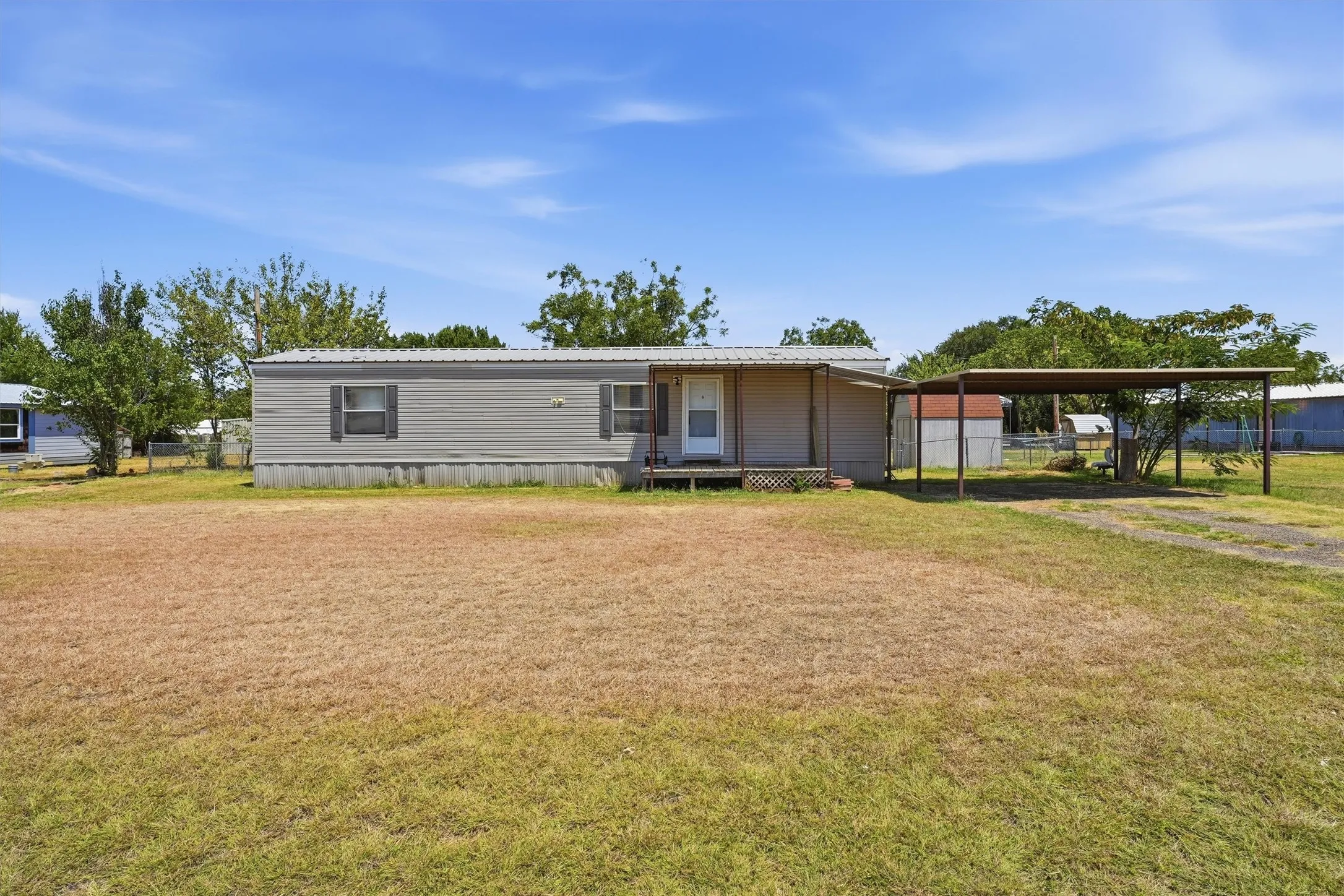 Mobile Home For Sale in Hood County , 2303 Balboa Court, Granbury, Texas 76048, 2 Bedroom, 2 Bathroom, Garage spaces, 896 Sqft, built in 2015, mls#21354372, Real Estate Agent in Granbury, Homes For Sale in Hood county, Homes For Sale in Granbury, Realtor in Granbury Texas, Real Estate Brokerage Independent Realty Texas, Luminita Cordes Realtor
