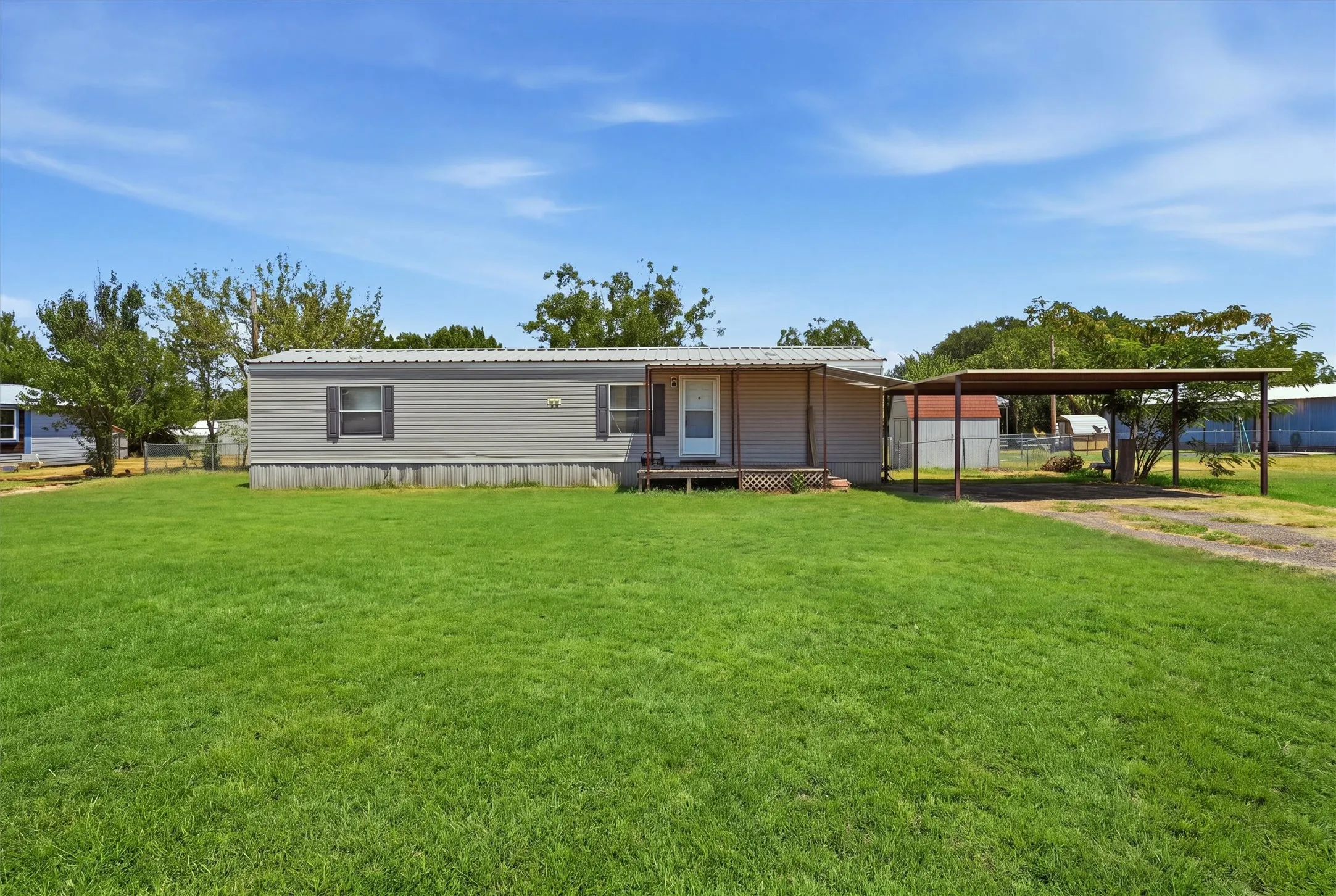 Mobile Home For Sale in Hood County , 2303 Balboa Court, Granbury, Texas 76048, 2 Bedroom, 2 Bathroom, Garage spaces, 896 Sqft, built in 2015, mls#21354372, Real Estate Agent in Granbury, Homes For Sale in Hood county, Homes For Sale in Granbury, Realtor in Granbury Texas, Real Estate Brokerage Independent Realty Texas, Luminita Cordes Realtor