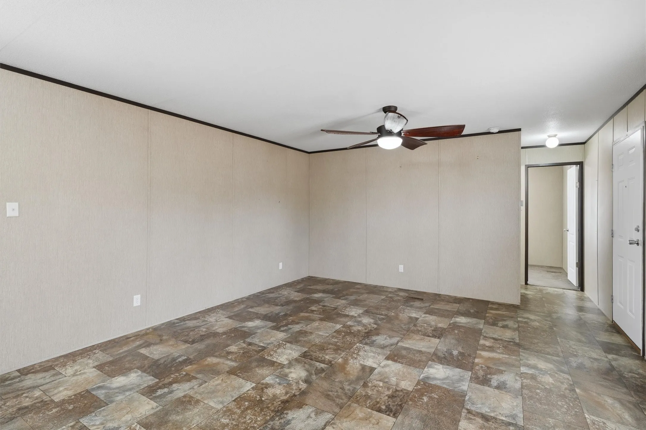 Mobile Home For Sale in Hood County , 2303 Balboa Court, Granbury, Texas 76048, 2 Bedroom, 2 Bathroom, Garage spaces, 896 Sqft, built in 2015, mls#21354372, Real Estate Agent in Granbury, Homes For Sale in Hood county, Homes For Sale in Granbury, Realtor in Granbury Texas, Real Estate Brokerage Independent Realty Texas, Luminita Cordes Realtor