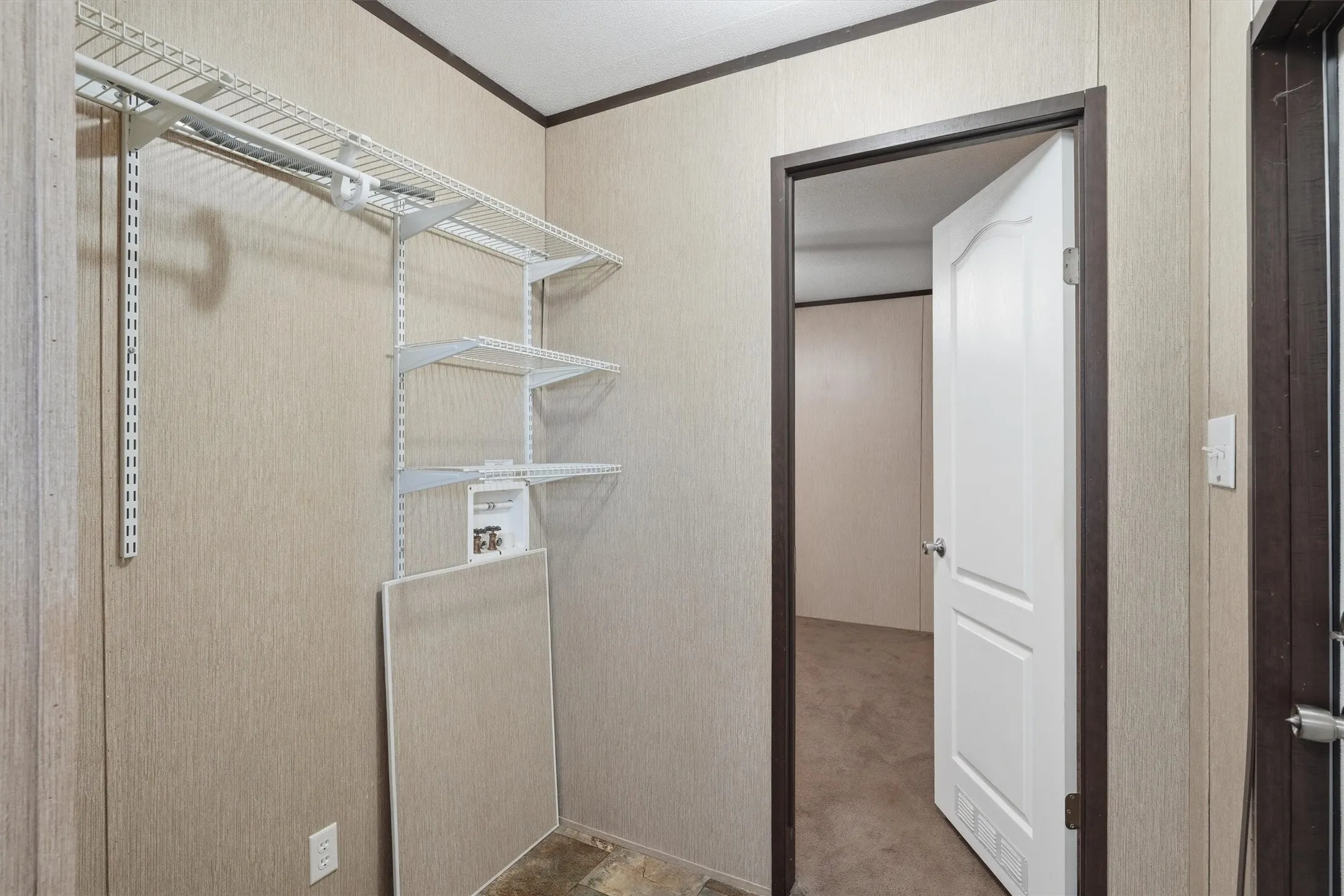 Mobile Home For Sale in Hood County , 2303 Balboa Court, Granbury, Texas 76048, 2 Bedroom, 2 Bathroom, Garage spaces, 896 Sqft, built in 2015, mls#21354372, Real Estate Agent in Granbury, Homes For Sale in Hood county, Homes For Sale in Granbury, Realtor in Granbury Texas, Real Estate Brokerage Independent Realty Texas, Luminita Cordes Realtor