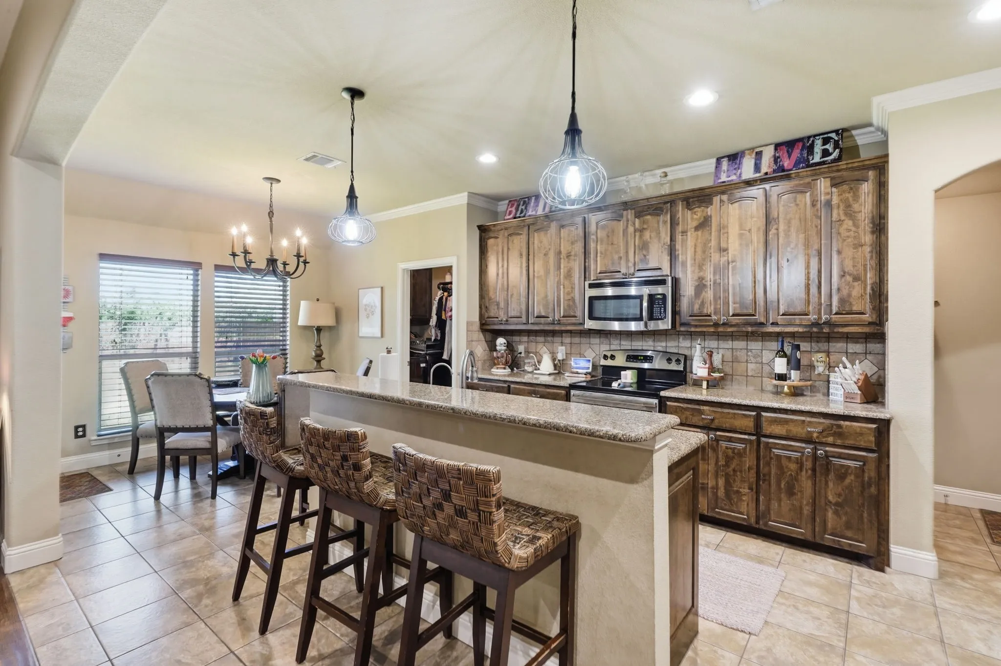 Single Family Residence For Sale in Parker County , 168 Whitetail Drive, Willow Park, Texas 76008, 3 Bedroom, 2 Bathroom, 2 Garage spaces, 1,709 Sqft, built in 2014, mls#21350963, Real Estate Agent in Willow Park, Homes For Sale in Parker county, Homes For Sale in Willow Park, Realtor in Willow Park Texas, Real Estate Brokerage Independent Realty Texas, Luminita Cordes Realtor