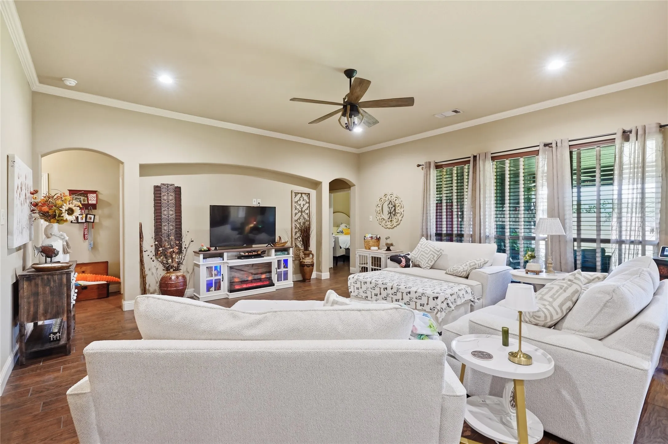 Single Family Residence For Sale in Parker County , 168 Whitetail Drive, Willow Park, Texas 76008, 3 Bedroom, 2 Bathroom, 2 Garage spaces, 1,709 Sqft, built in 2014, mls#21350963, Real Estate Agent in Willow Park, Homes For Sale in Parker county, Homes For Sale in Willow Park, Realtor in Willow Park Texas, Real Estate Brokerage Independent Realty Texas, Luminita Cordes Realtor